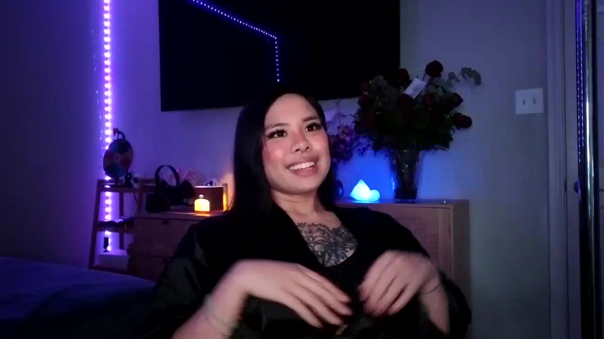 Gallery image thumbnail from dolllface's myfreecams stream on, 10/13/2024, 12:10 image 10 of 20