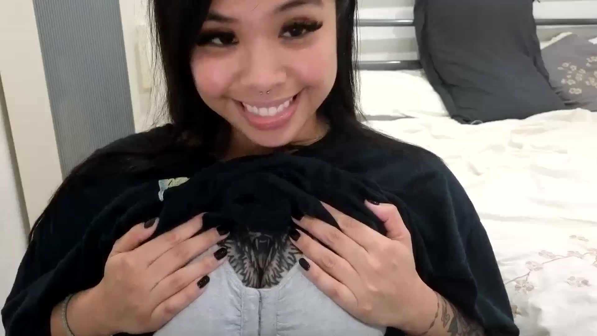 Gallery image thumbnail from dolllface's myfreecams stream on, 10/18/2024, 07:53 image 8 of 20
