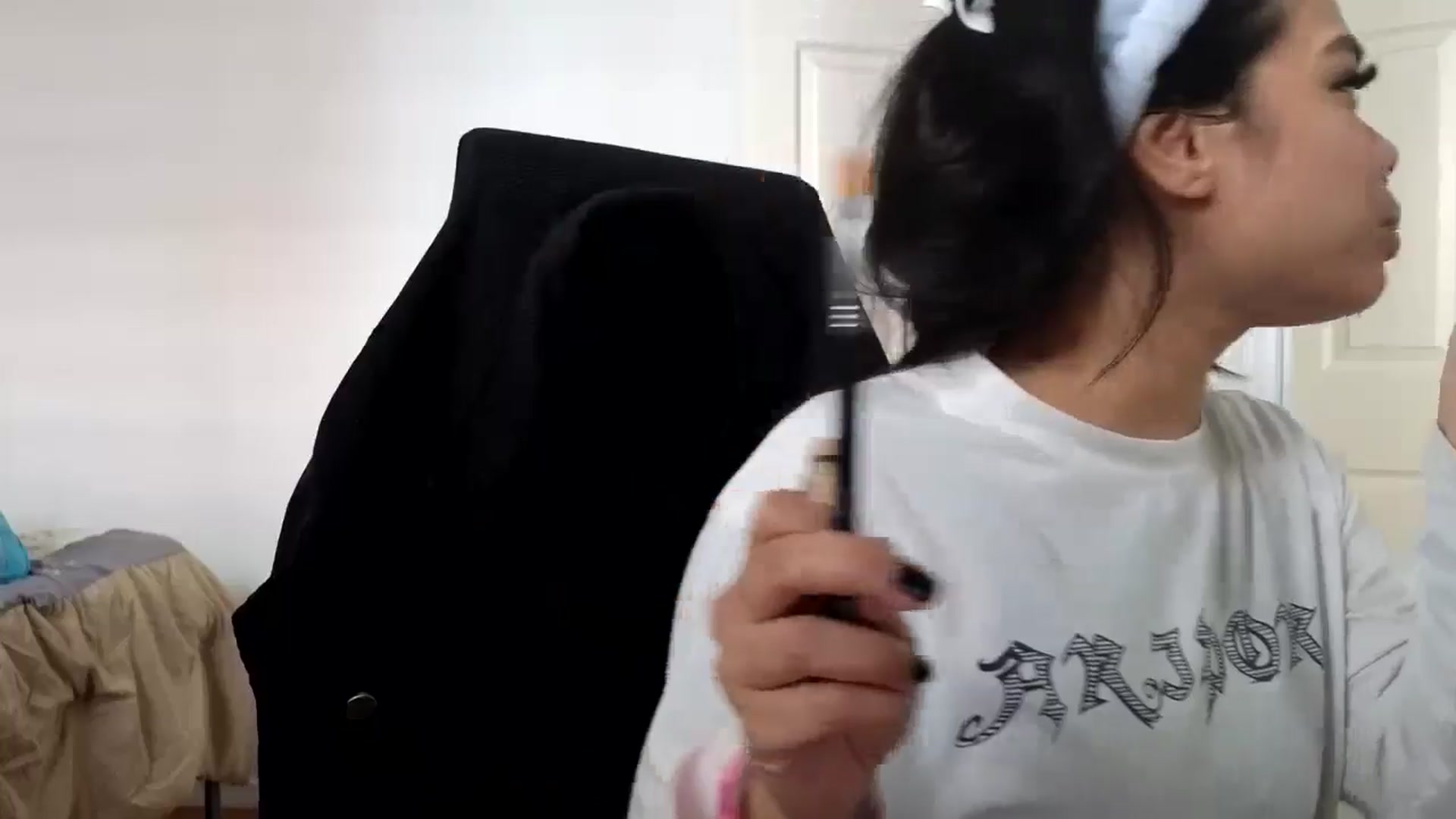 Gallery image thumbnail from dolllface's myfreecams stream on, 10/19/2024, 23:27 image 3 of 20