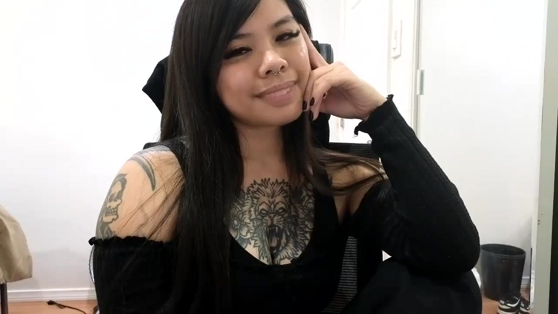 Gallery image thumbnail from dolllface's myfreecams stream on, 10/21/2024, 07:51 image 16 of 20