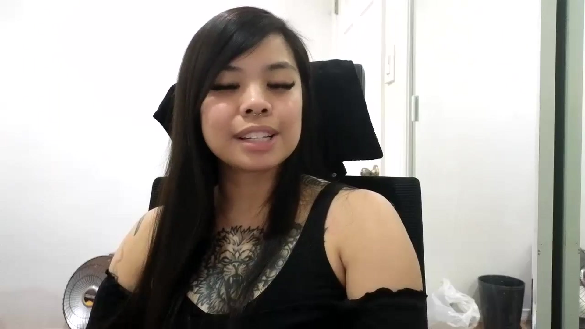 Gallery image thumbnail from dolllface's myfreecams stream on, 10/21/2024, 07:51 image 6 of 20