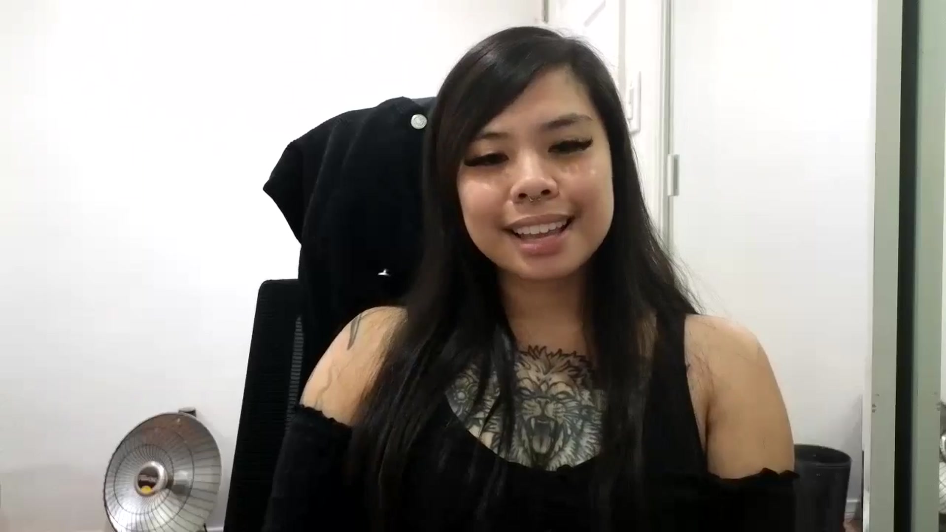 Gallery image thumbnail from dolllface's myfreecams stream on, 10/21/2024, 07:51 image 7 of 20