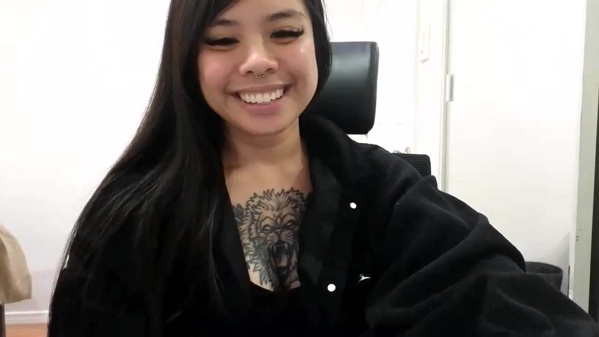 Gallery image thumbnail from dolllface's myfreecams stream on, 10/21/2024, 07:51 image 18 of 20