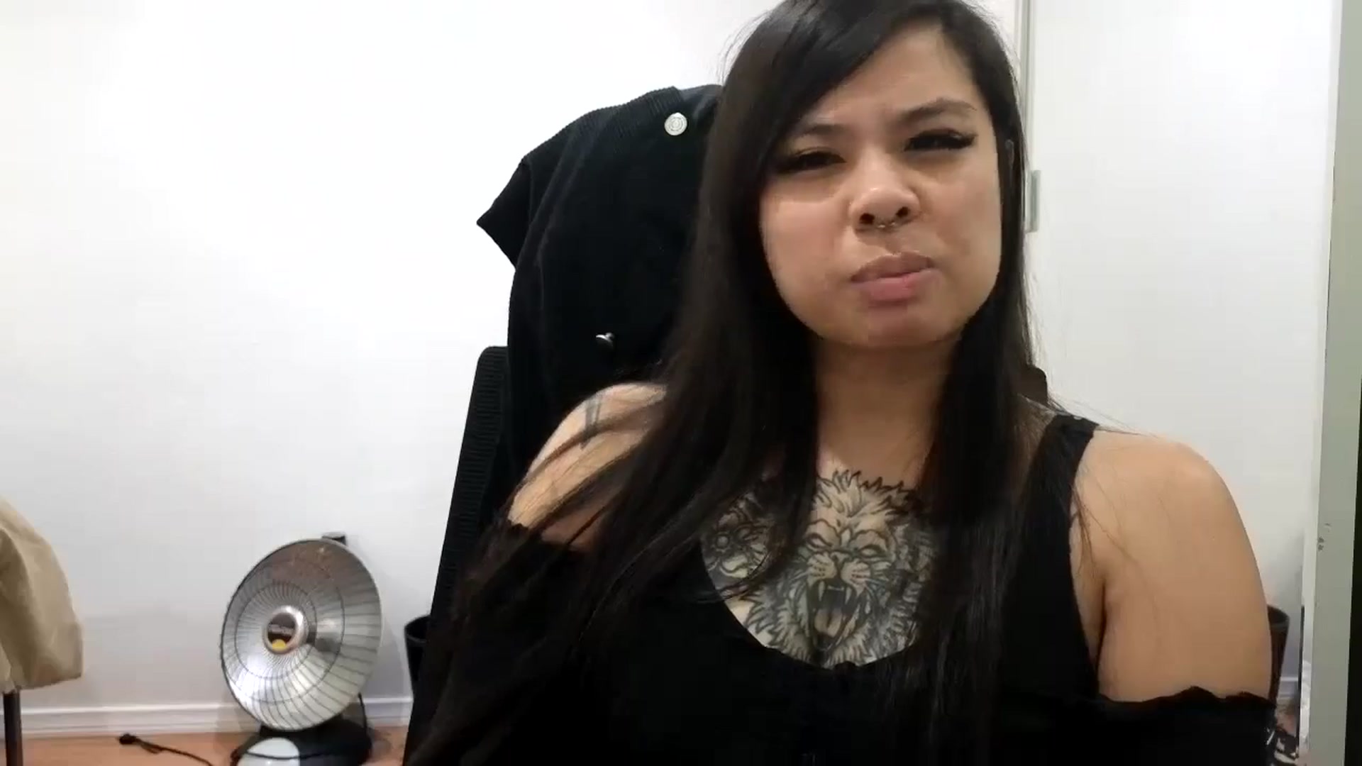 Gallery image thumbnail from dolllface's myfreecams stream on, 10/21/2024, 07:51 image 14 of 20