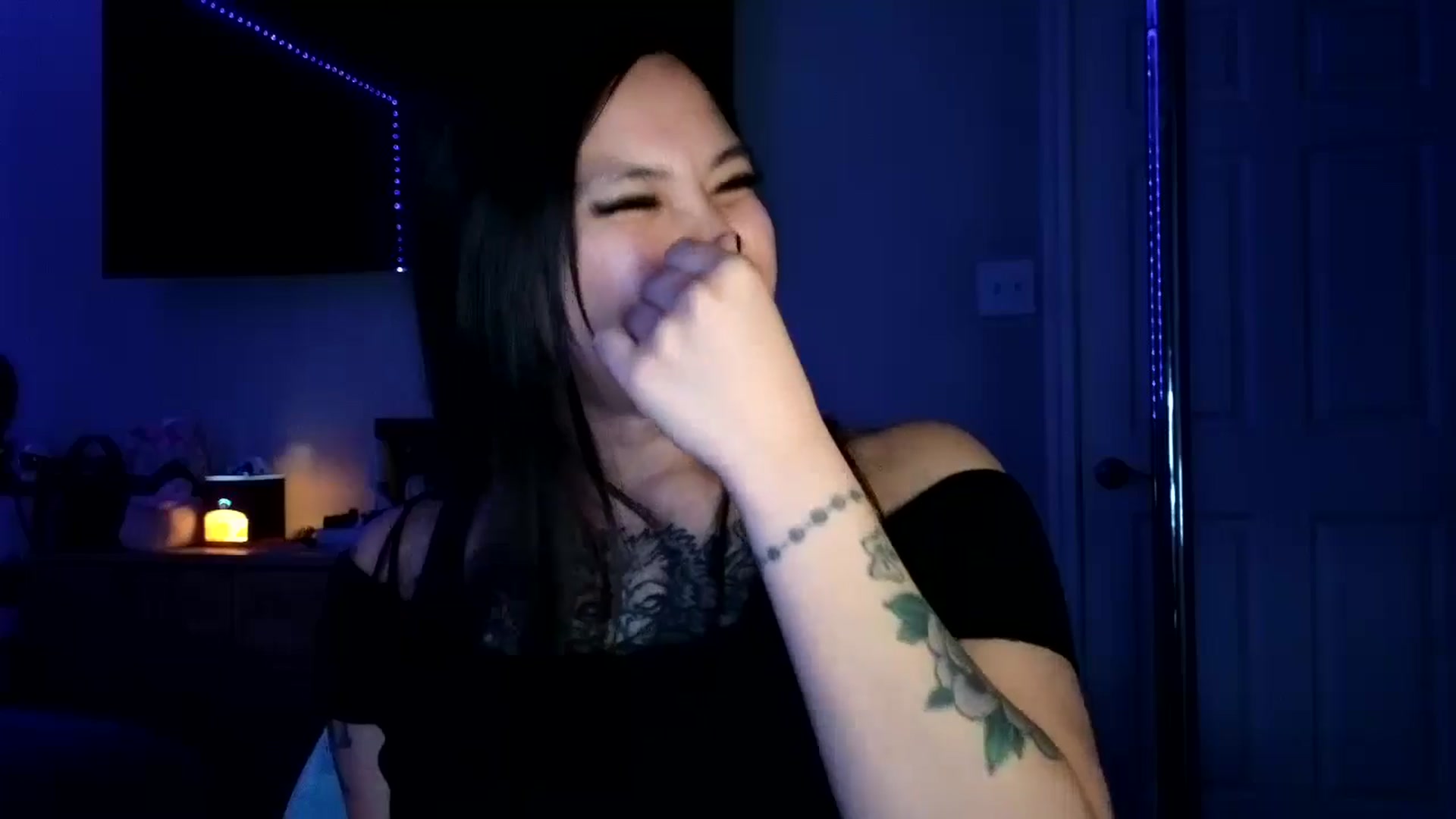 Gallery image thumbnail from dolllface's myfreecams stream on, 10/23/2024, 08:25 image 7 of 20