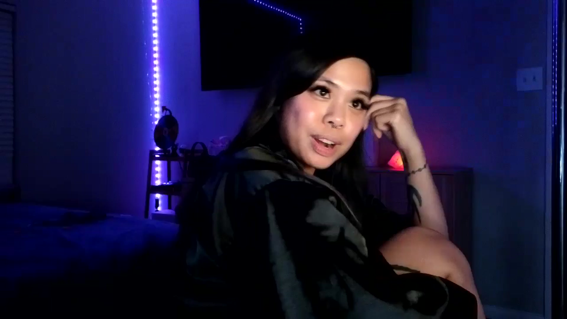 Gallery image thumbnail from dolllface's myfreecams stream on, 10/24/2024, 06:45 image 5 of 20