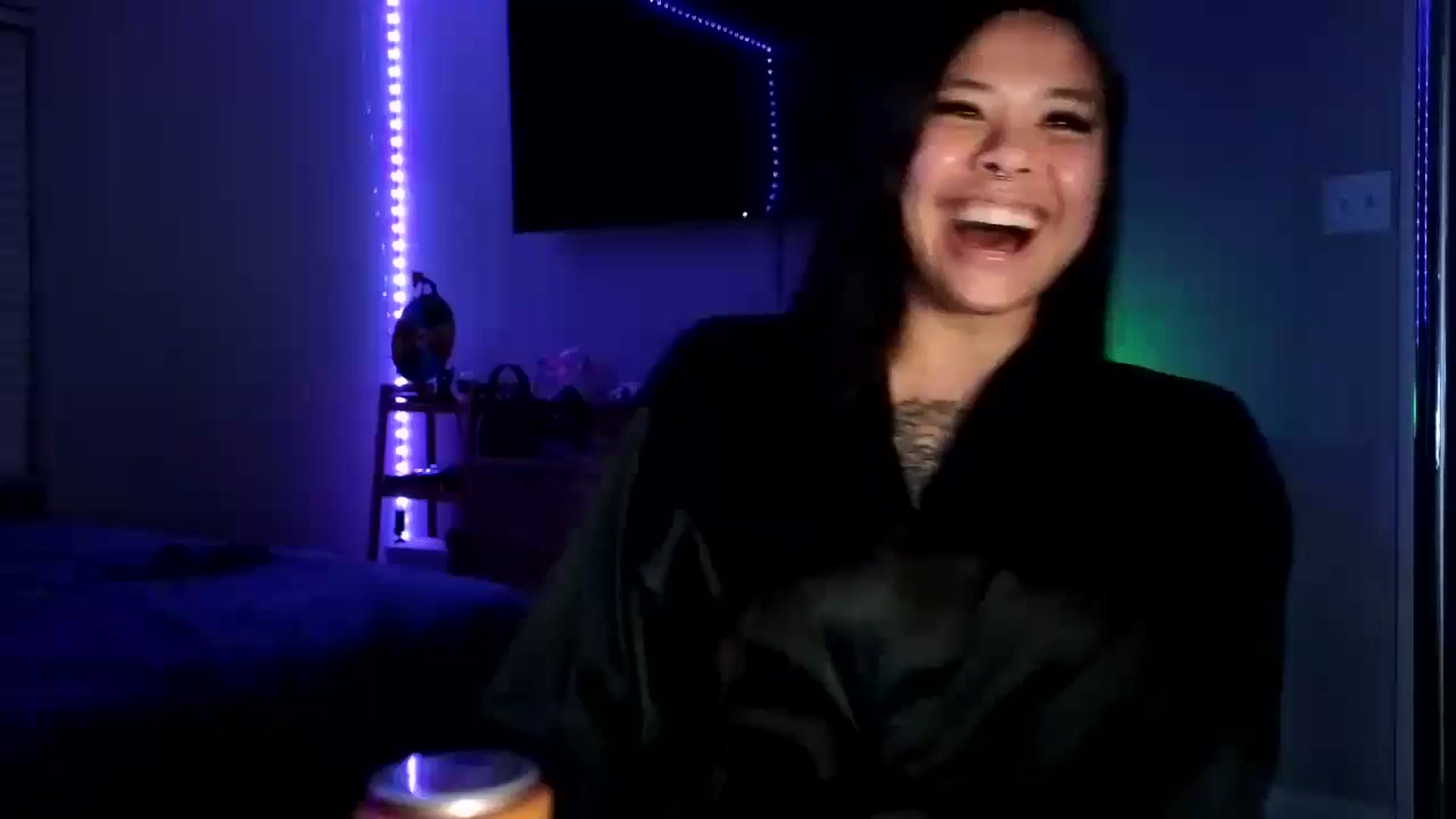 Gallery image thumbnail from dolllface's myfreecams stream on, 10/24/2024, 06:45 image 16 of 20