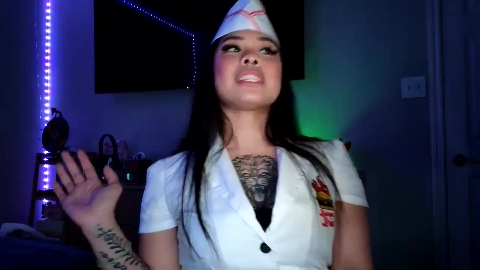 Gallery image thumbnail from dolllface's myfreecams stream on, 10/30/2024, 07:27 image 16 of 20
