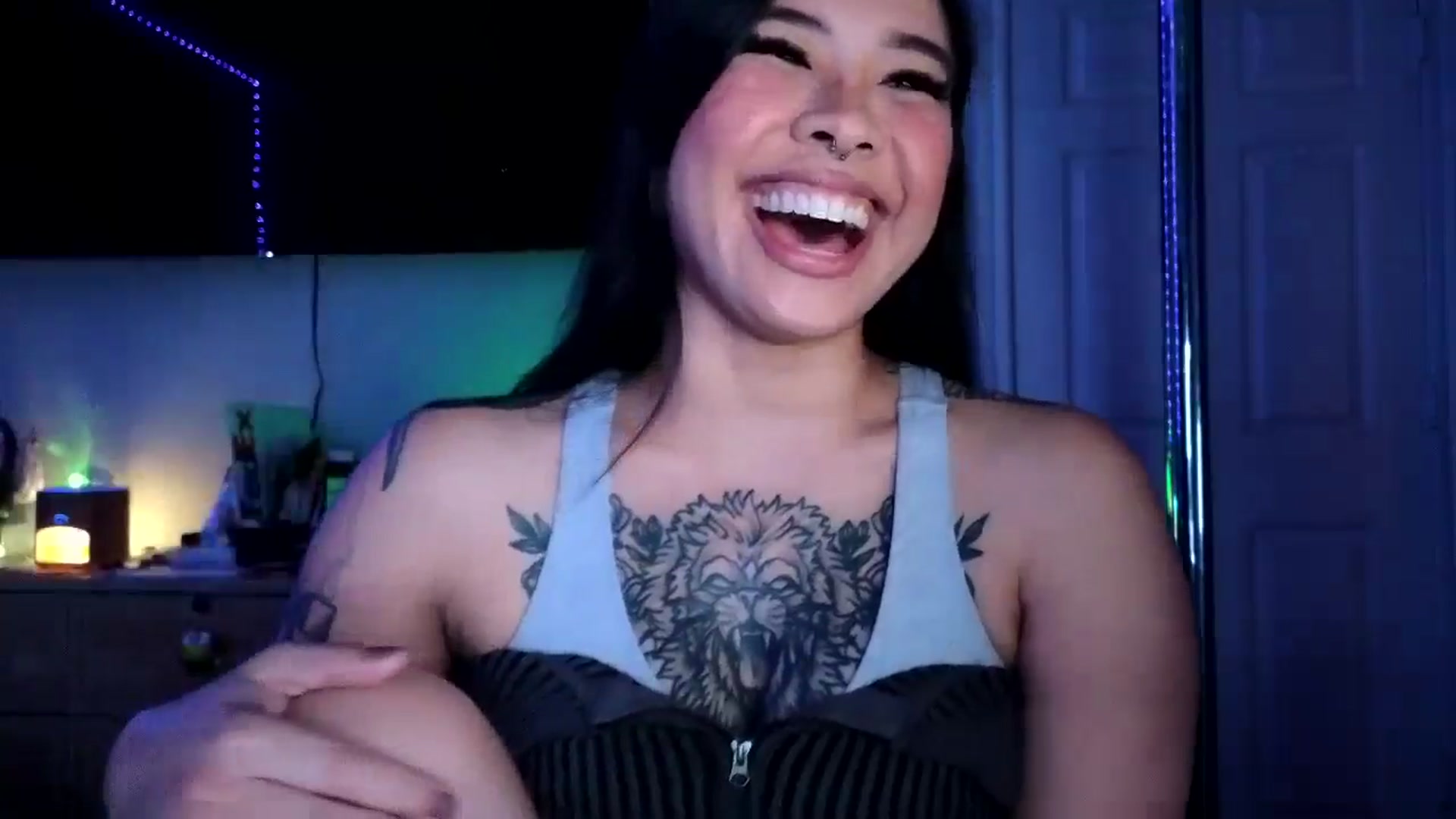 Gallery image thumbnail from dolllface's myfreecams stream on, 11/04/2024, 09:18 image 12 of 20