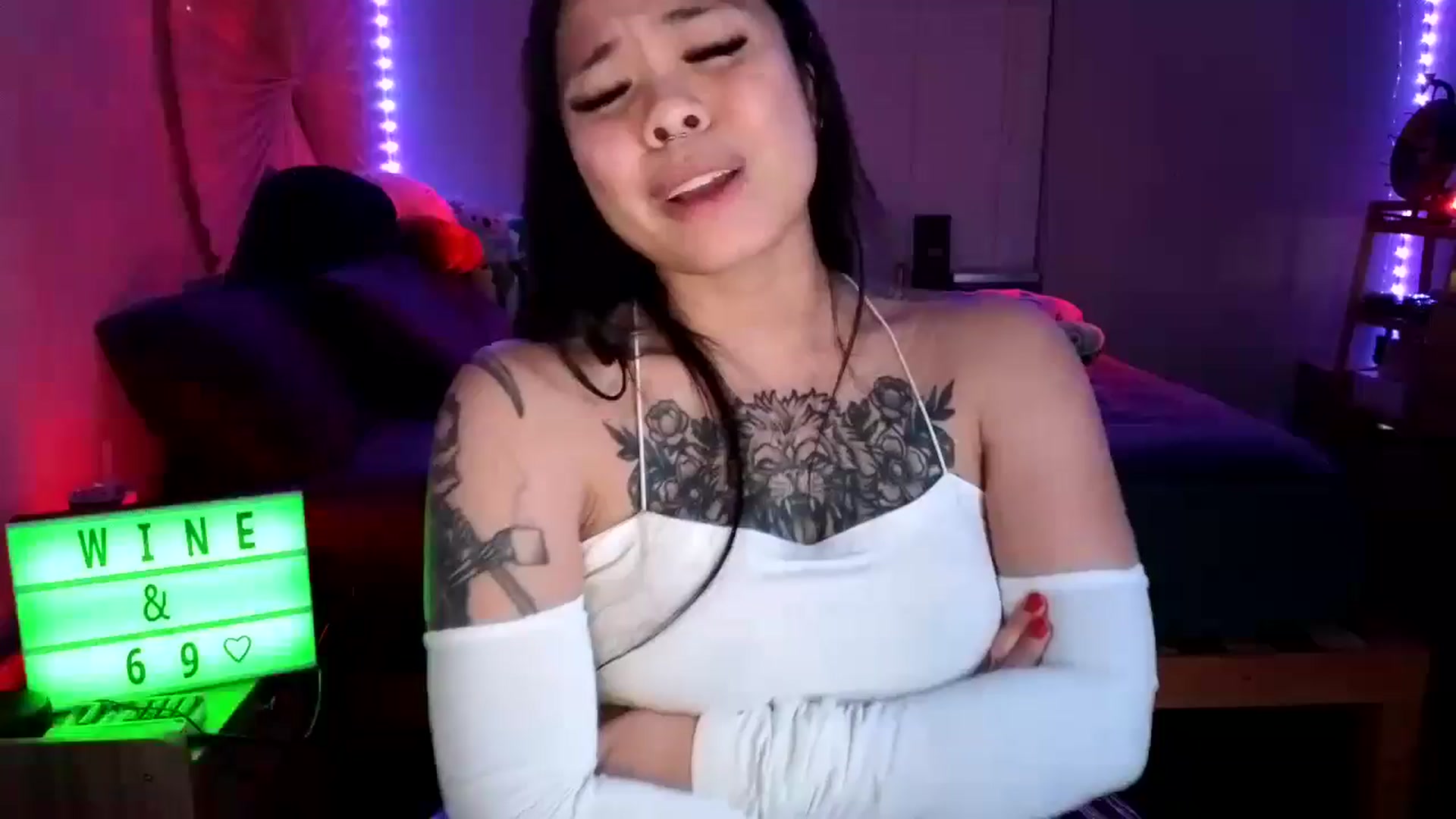 Gallery image thumbnail from dolllface's myfreecams stream on, 12/04/2024, 13:05 image 19 of 20