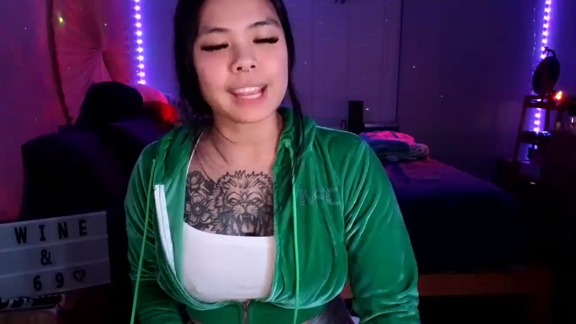 Gallery image thumbnail from dolllface's myfreecams stream on, 12/04/2024, 13:05 image 8 of 20
