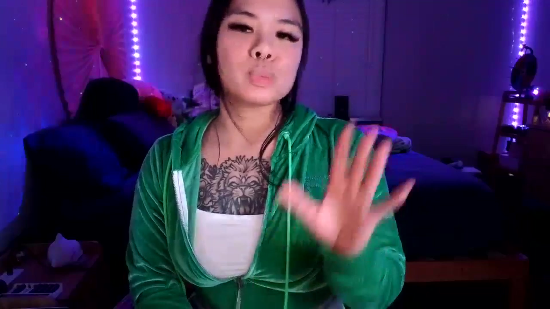 Gallery image thumbnail from dolllface's myfreecams stream on, 12/04/2024, 13:05 image 3 of 20