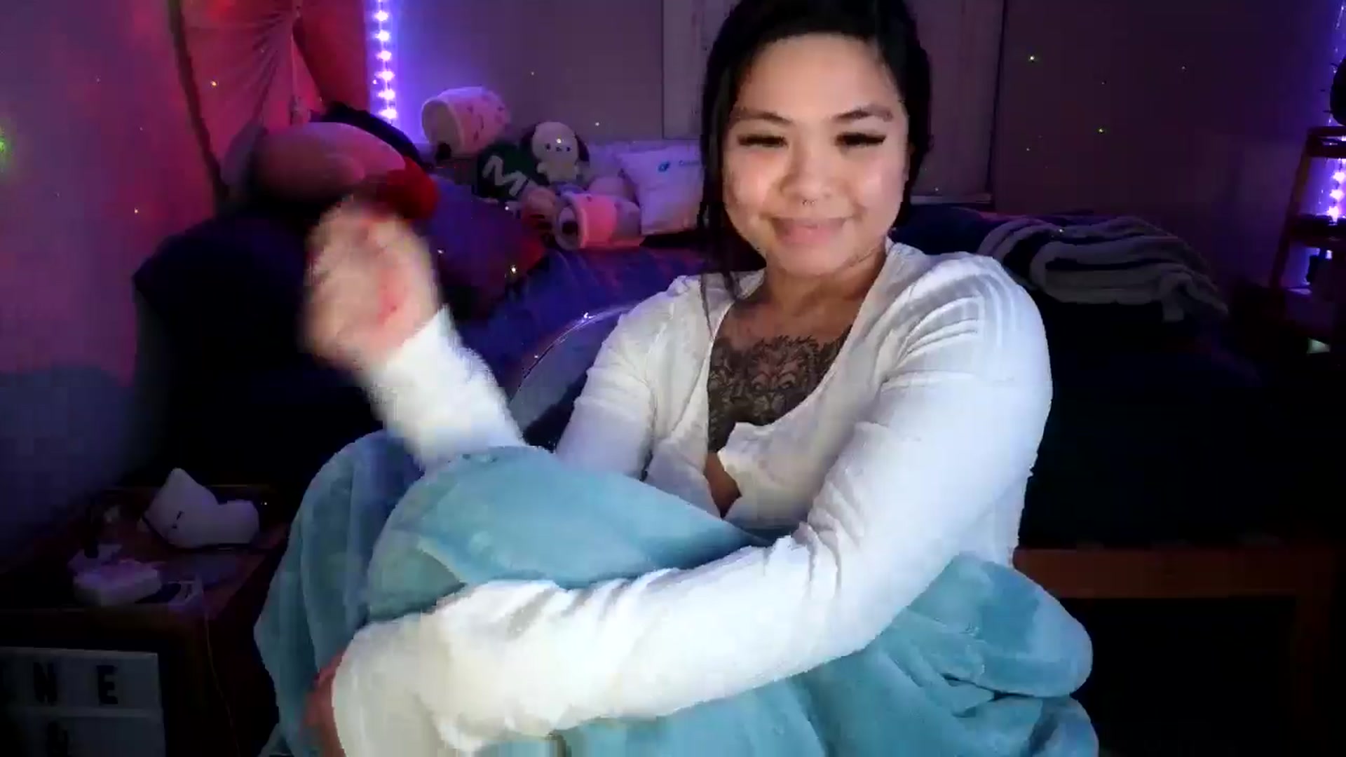 Gallery image thumbnail from dolllface's myfreecams stream on, 12/11/2024, 10:53 image 16 of 20