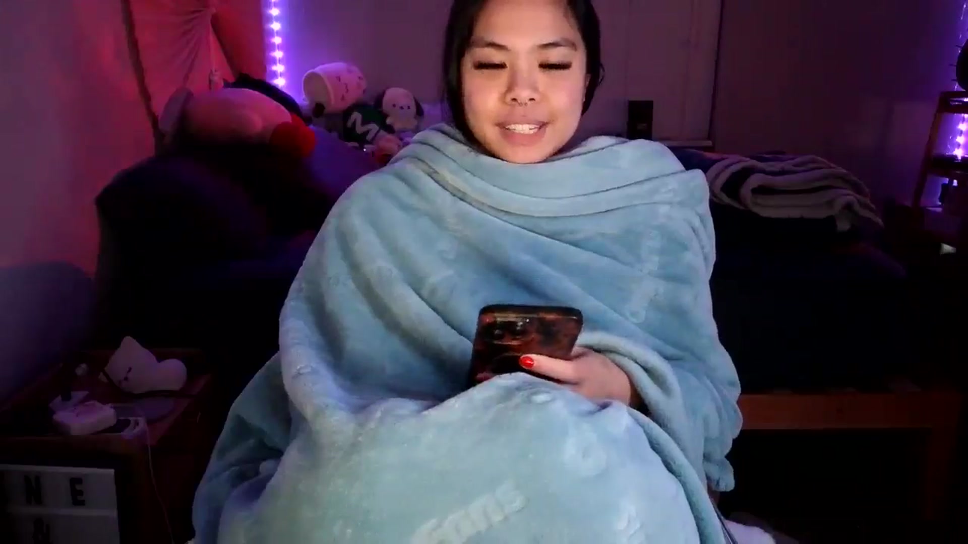 Gallery image thumbnail from dolllface's myfreecams stream on, 12/11/2024, 10:53 image 17 of 20