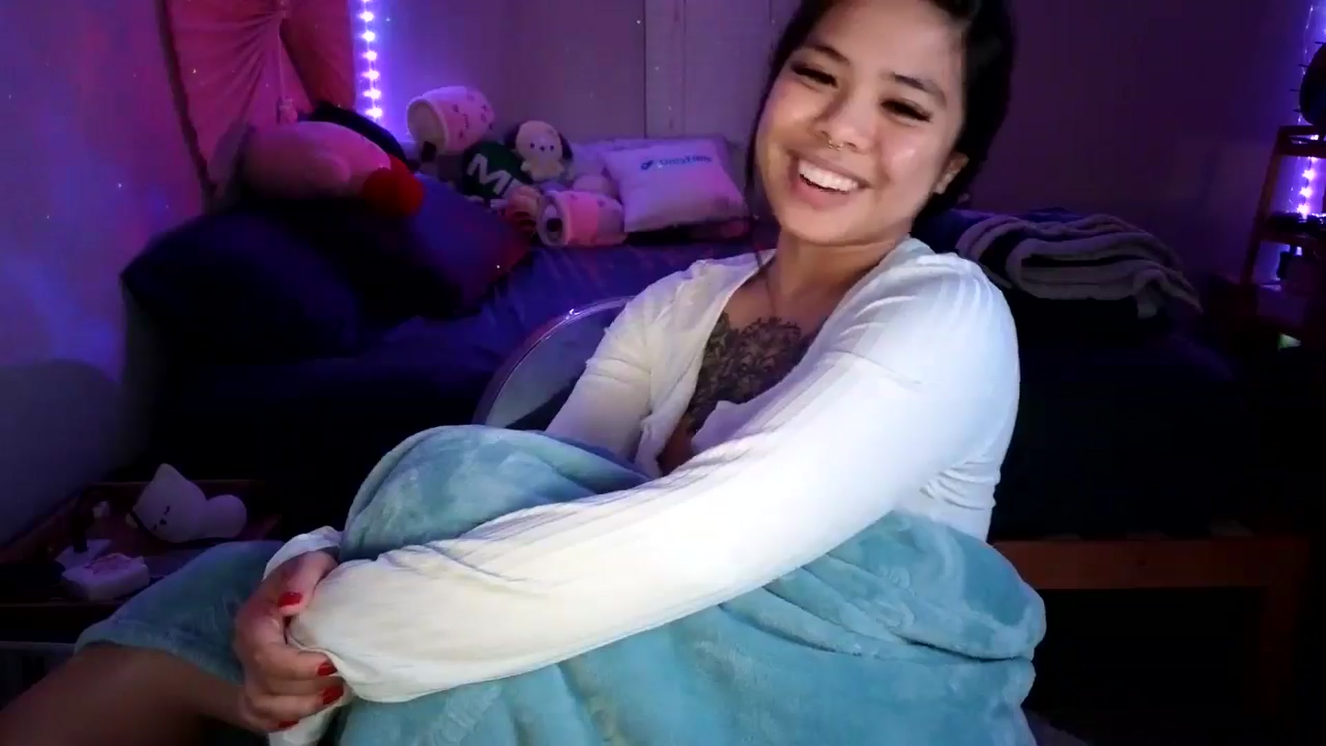 Gallery image thumbnail from dolllface's myfreecams stream on, 12/11/2024, 10:53 image 15 of 20