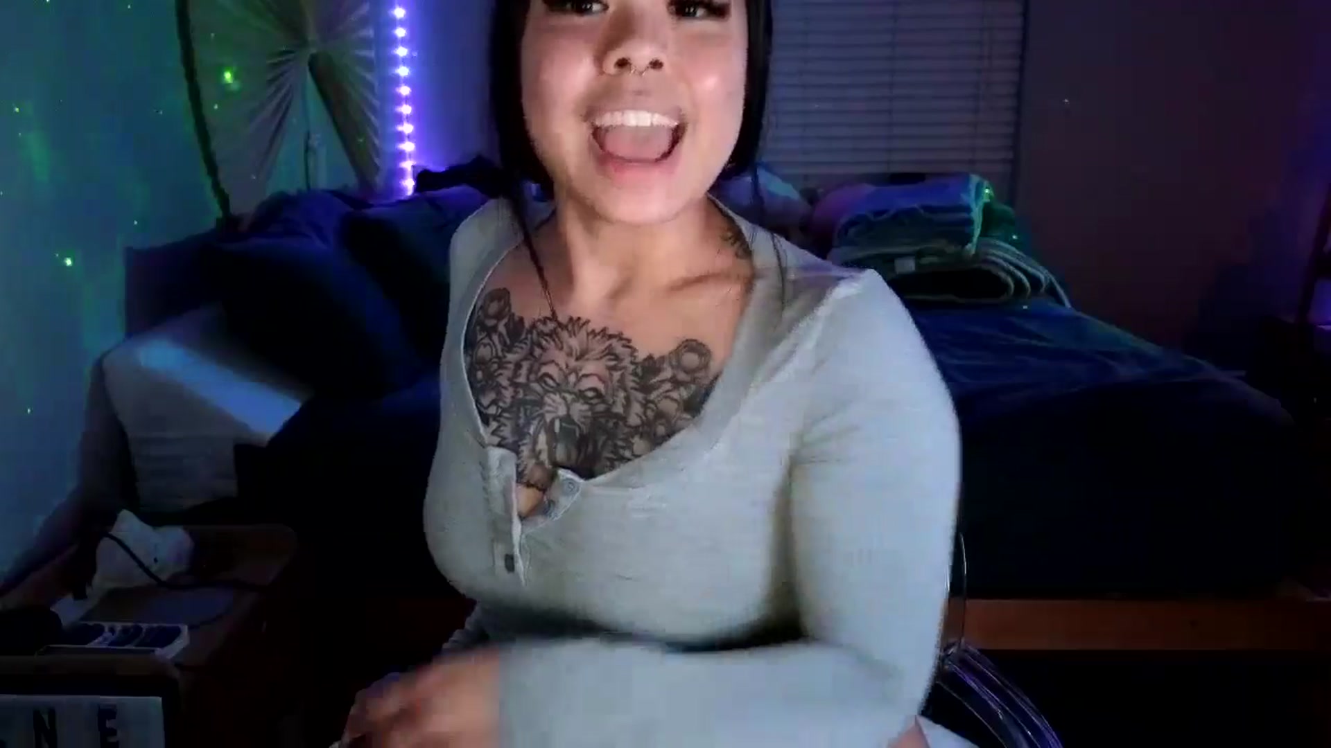 Gallery image thumbnail from dolllface's myfreecams stream on, 12/18/2024, 12:28 image 8 of 20