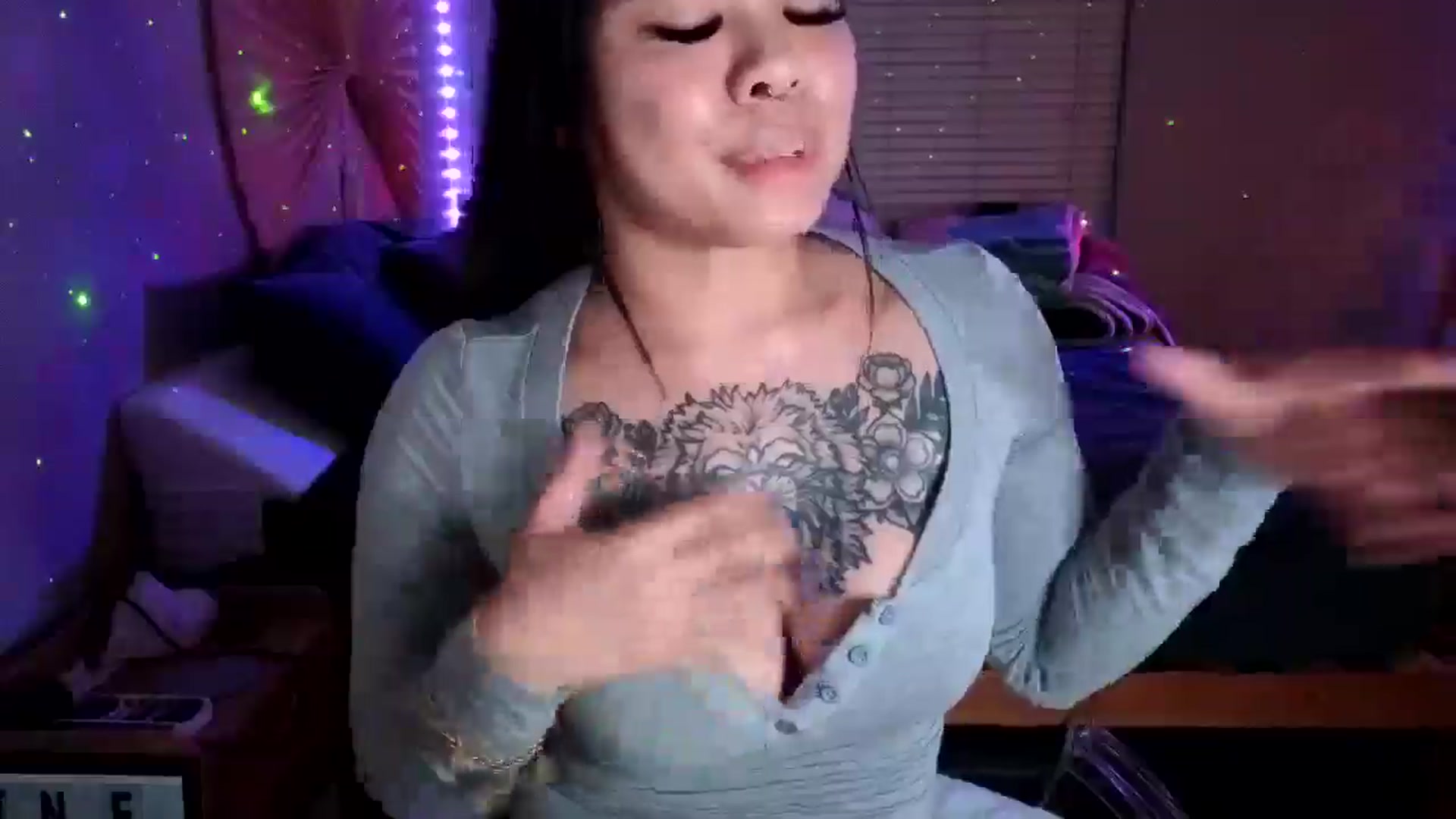 Gallery image thumbnail from dolllface's myfreecams stream on, 12/18/2024, 12:28 image 2 of 20