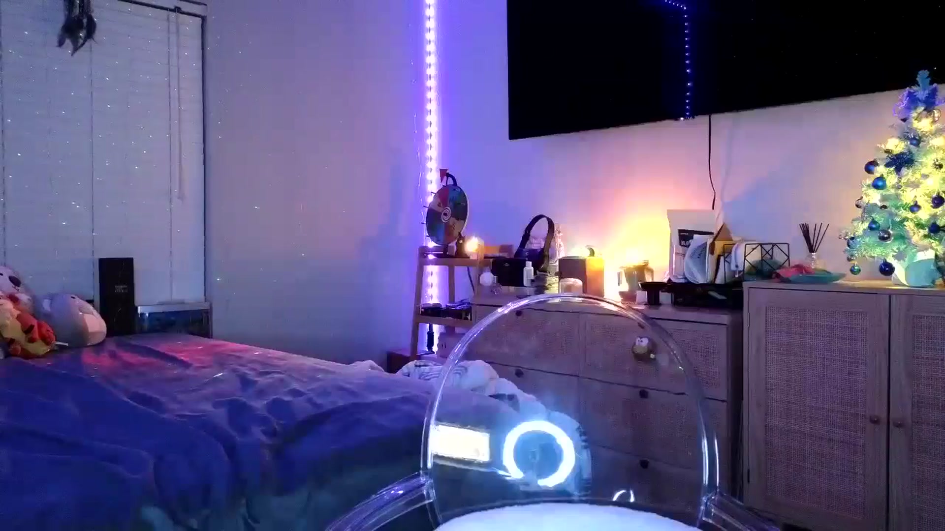 Gallery image thumbnail from dolllface's myfreecams stream on, 12/20/2024, 12:36 image 17 of 20