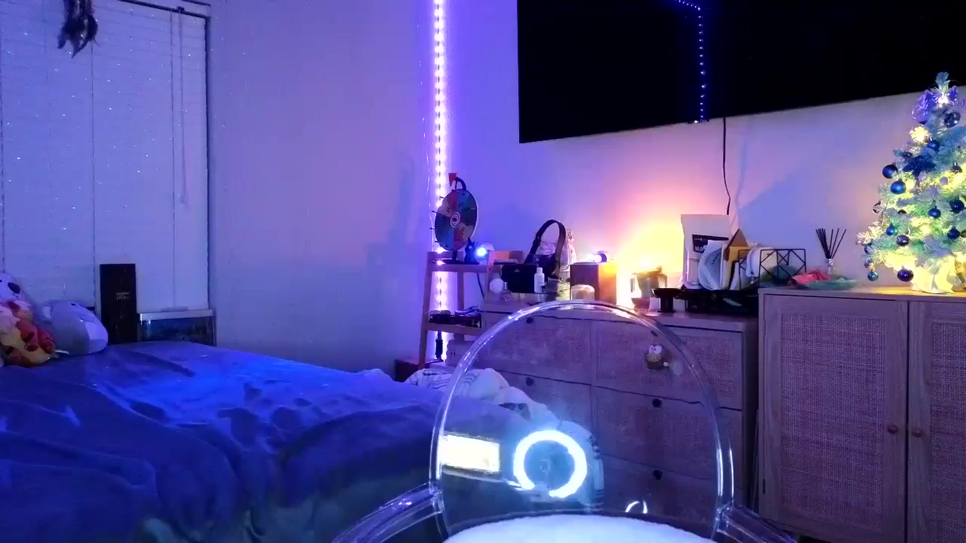 Gallery image thumbnail from dolllface's myfreecams stream on, 12/20/2024, 12:36 image 16 of 20
