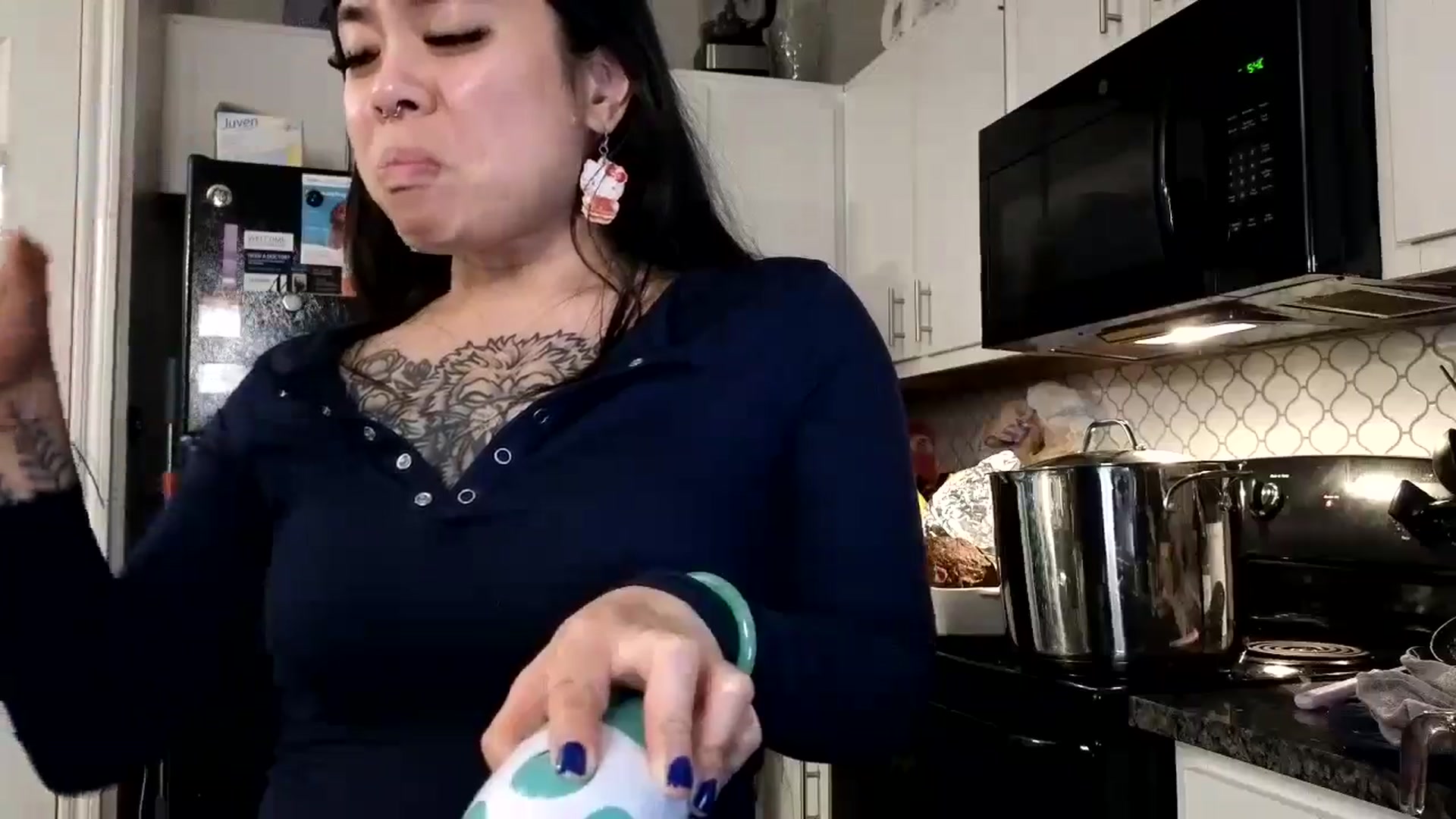 Gallery image thumbnail from dolllface's myfreecams stream on, 12/24/2024, 12:42 image 9 of 20