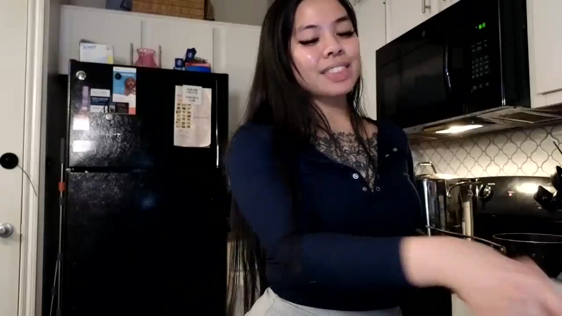 Gallery image thumbnail from dolllface's myfreecams stream on, 12/24/2024, 12:42 image 16 of 20