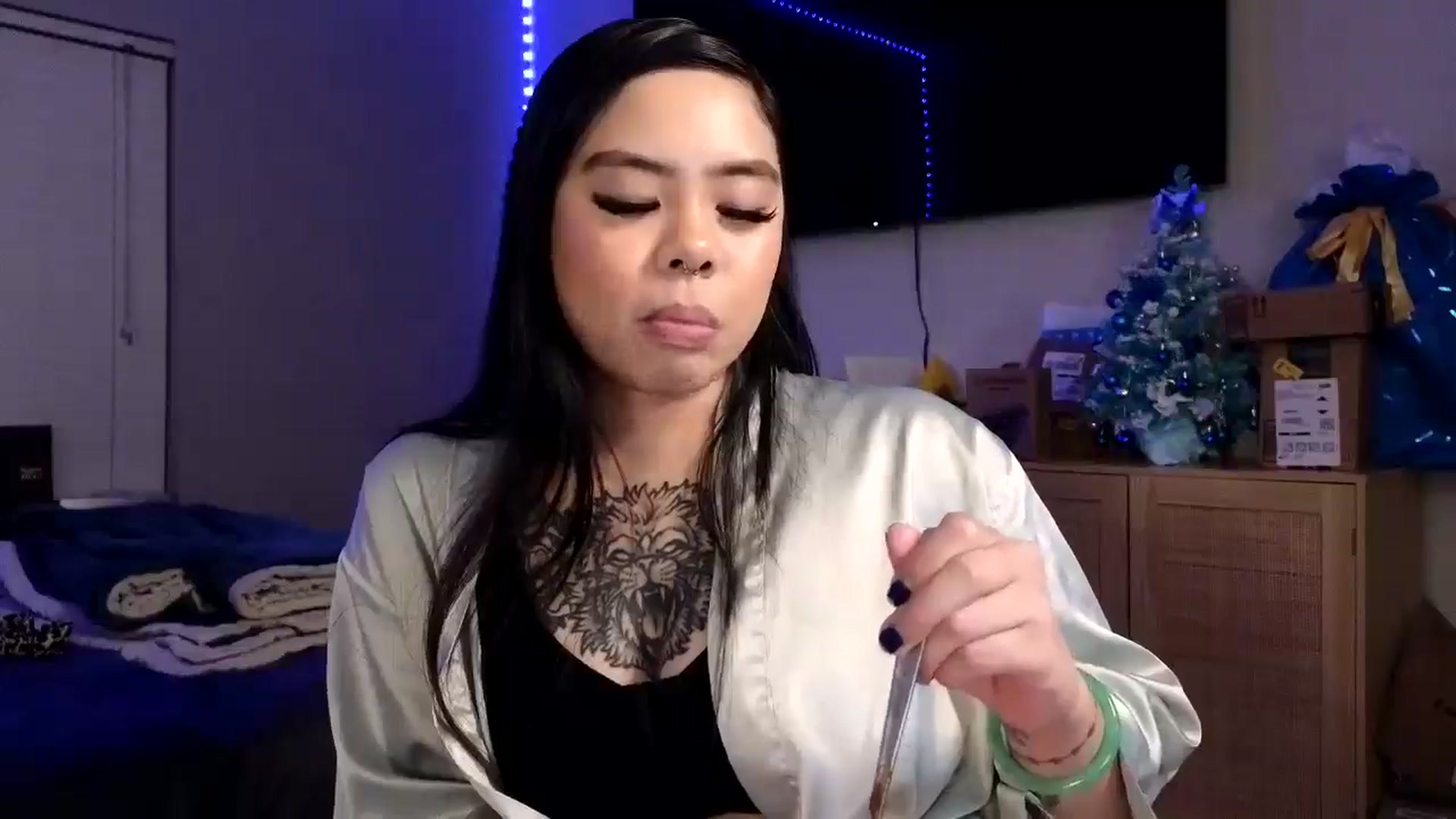 Gallery image thumbnail from dolllface's myfreecams stream on, 12/25/2024, 02:45 image 15 of 20