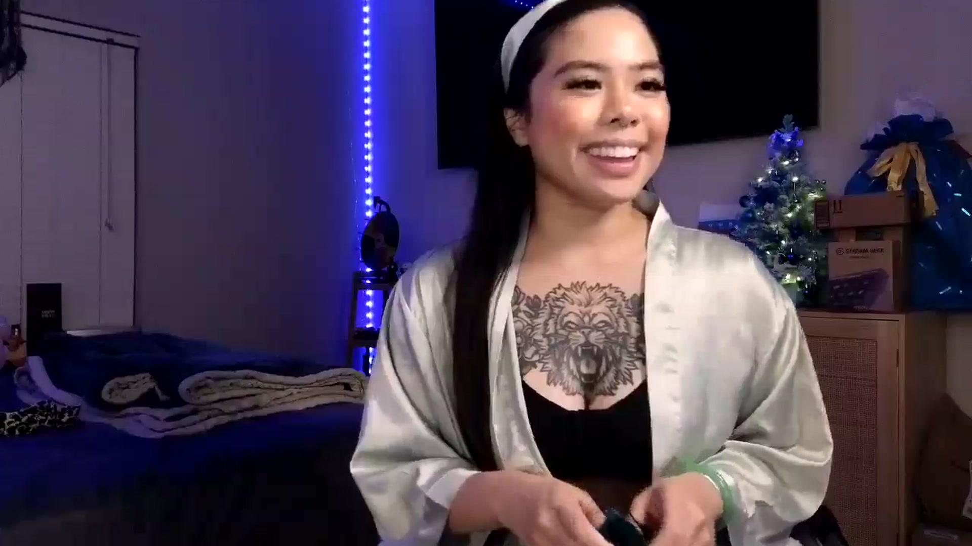 Gallery image thumbnail from dolllface's myfreecams stream on, 12/25/2024, 02:45 image 7 of 20