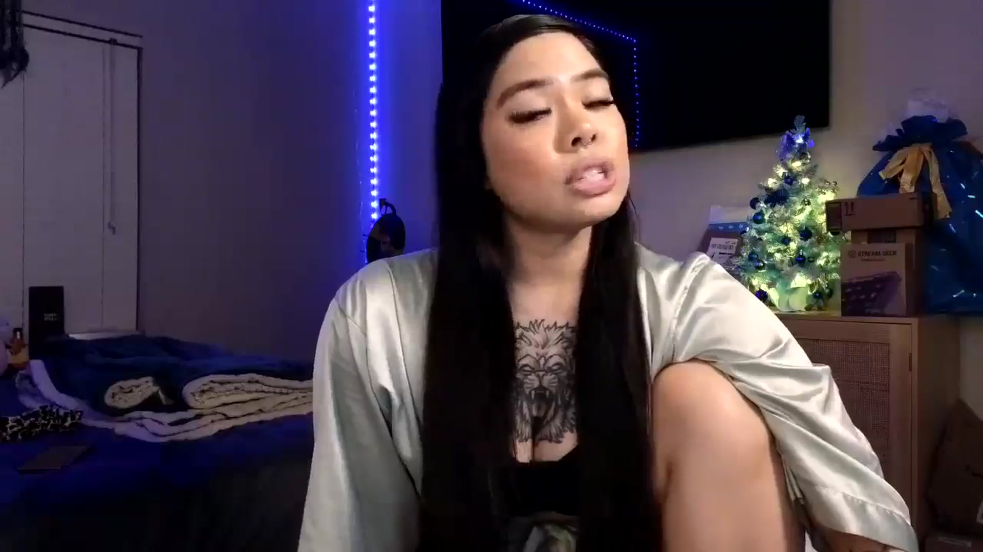 Gallery image thumbnail from dolllface's myfreecams stream on, 12/25/2024, 02:45 image 9 of 20