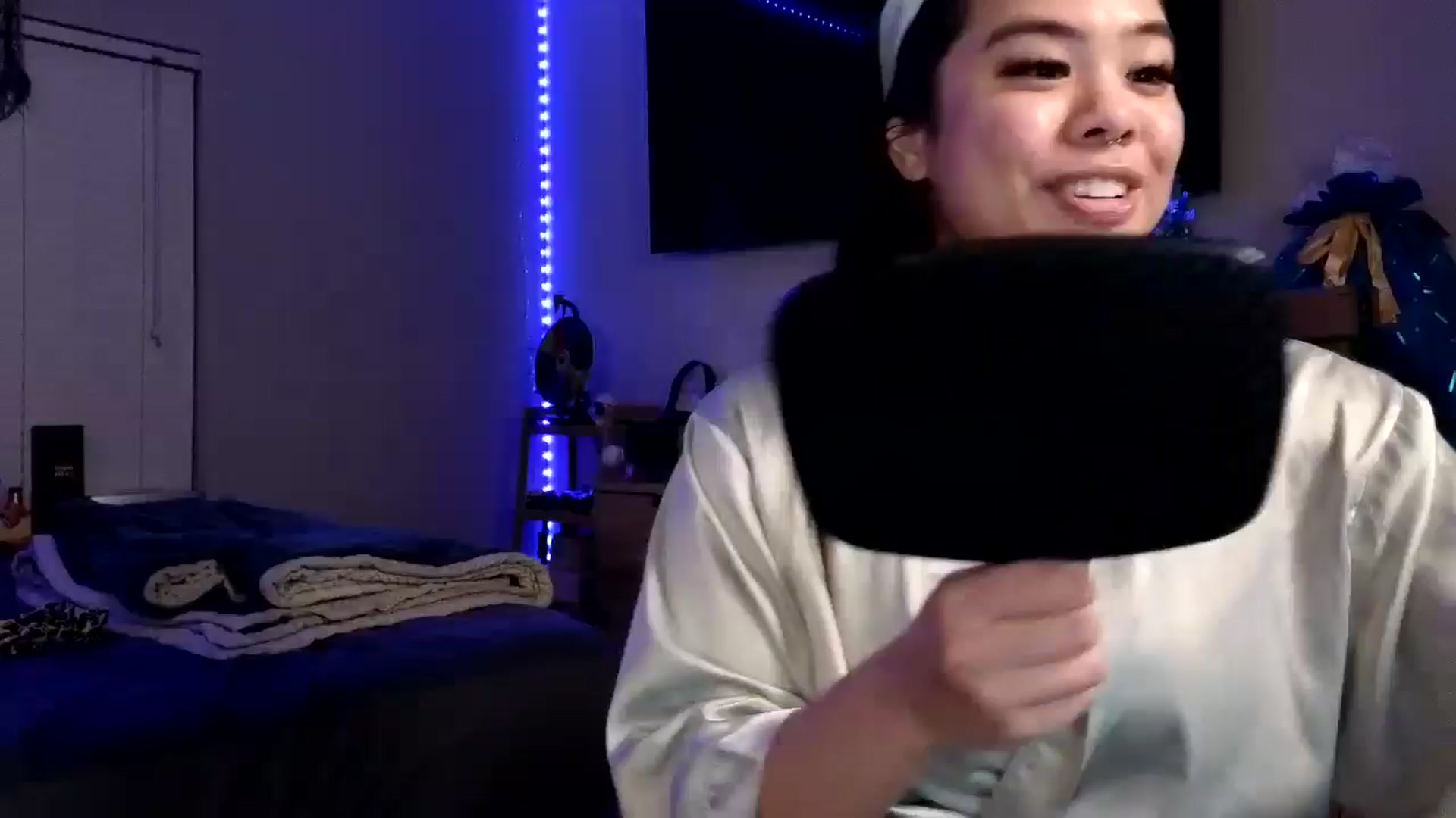 Gallery image thumbnail from dolllface's myfreecams stream on, 12/25/2024, 02:45 image 1 of 20