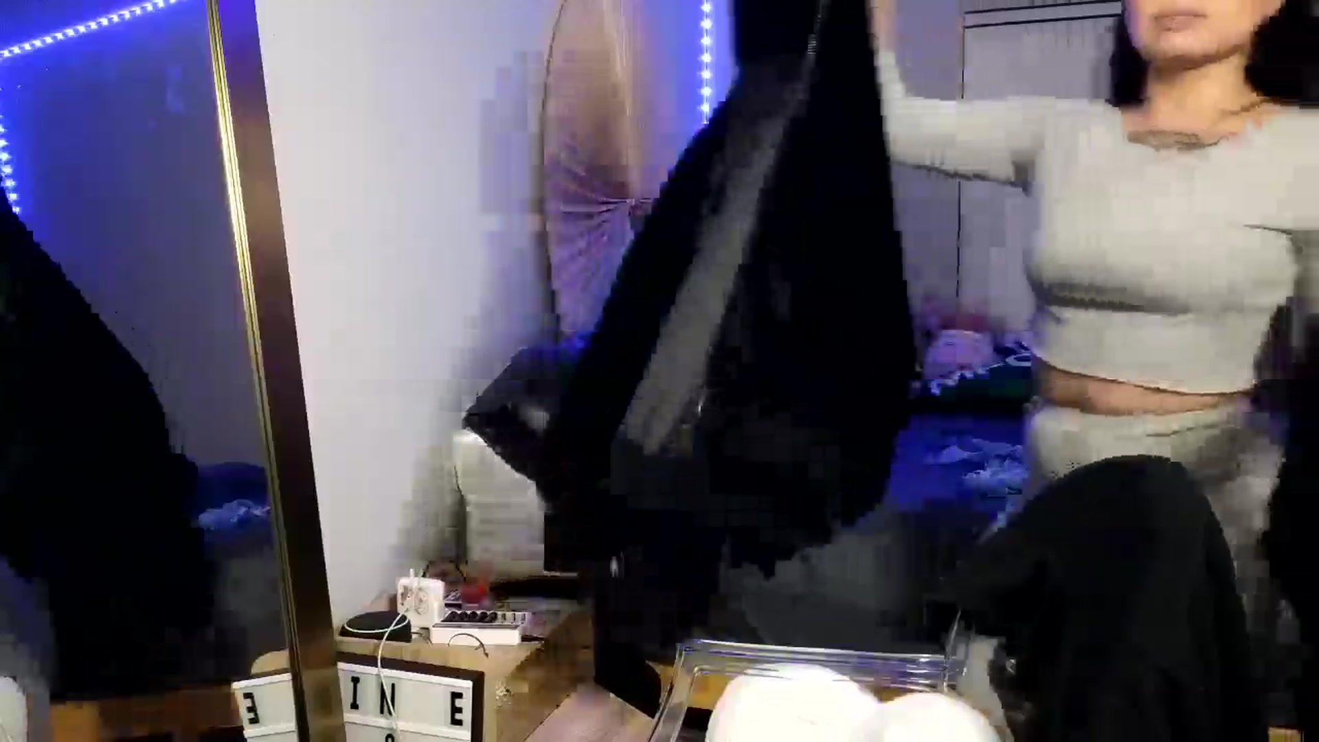 Gallery image thumbnail from dolllface's myfreecams stream on, 12/27/2024, 03:40 image 15 of 20