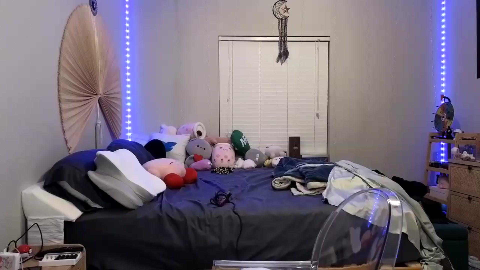 Gallery image thumbnail from dolllface's myfreecams stream on, 12/29/2024, 03:48 image 16 of 20