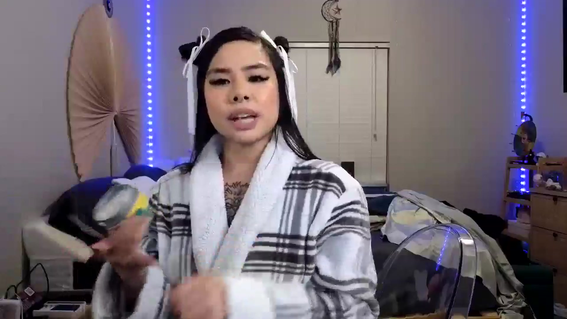 Gallery image thumbnail from dolllface's myfreecams stream on, 12/29/2024, 03:48 image 15 of 20