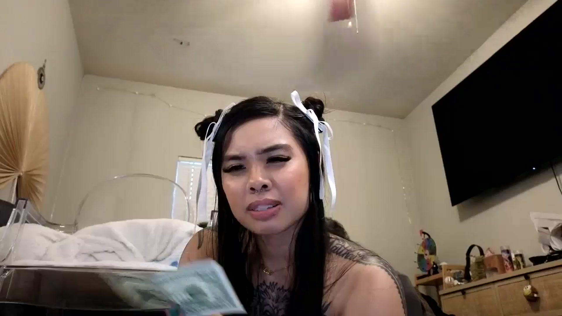 Gallery image thumbnail from dolllface's myfreecams stream on, 12/29/2024, 14:34 image 14 of 20