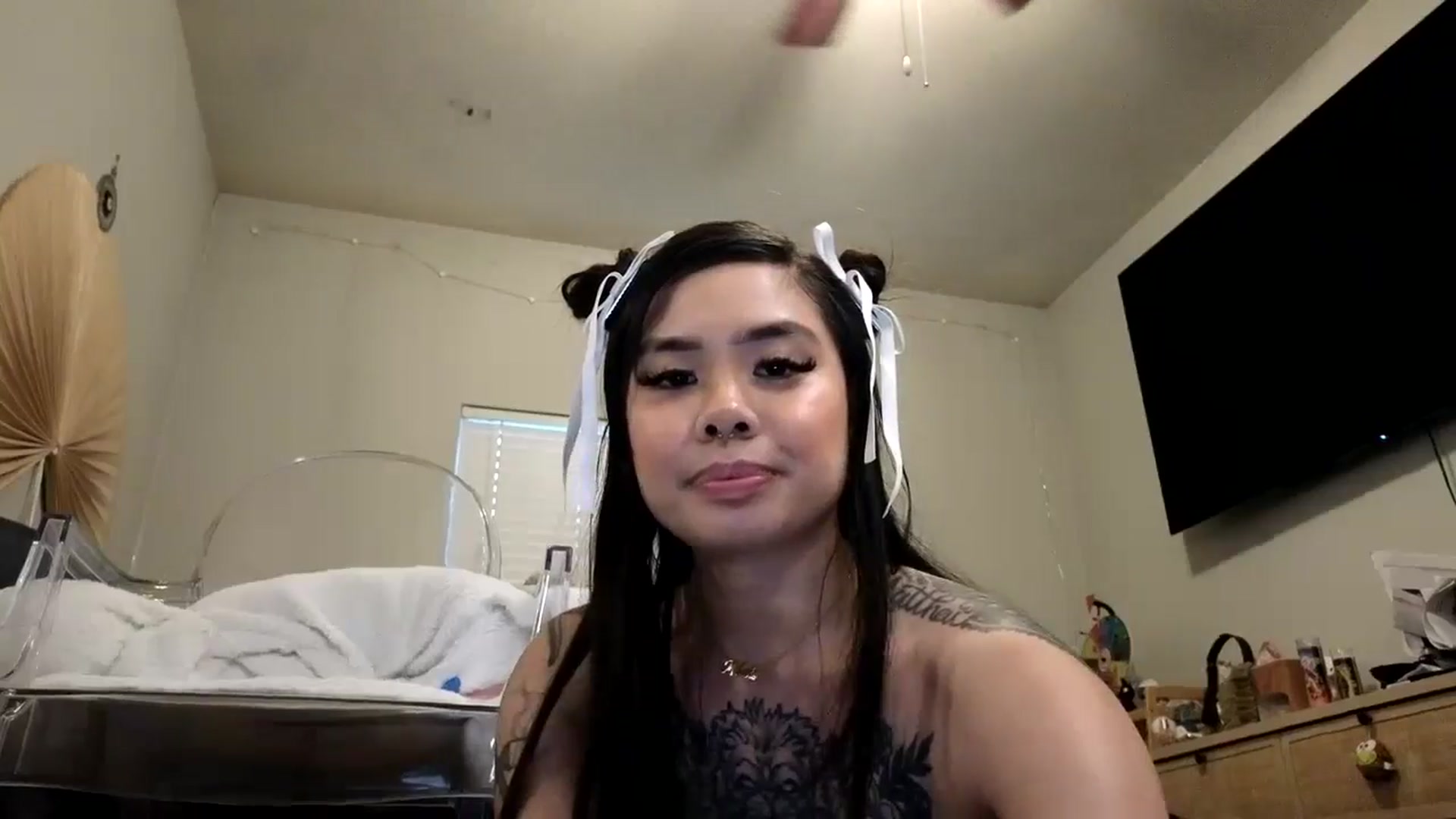 Gallery image thumbnail from dolllface's myfreecams stream on, 12/29/2024, 14:34 image 16 of 20