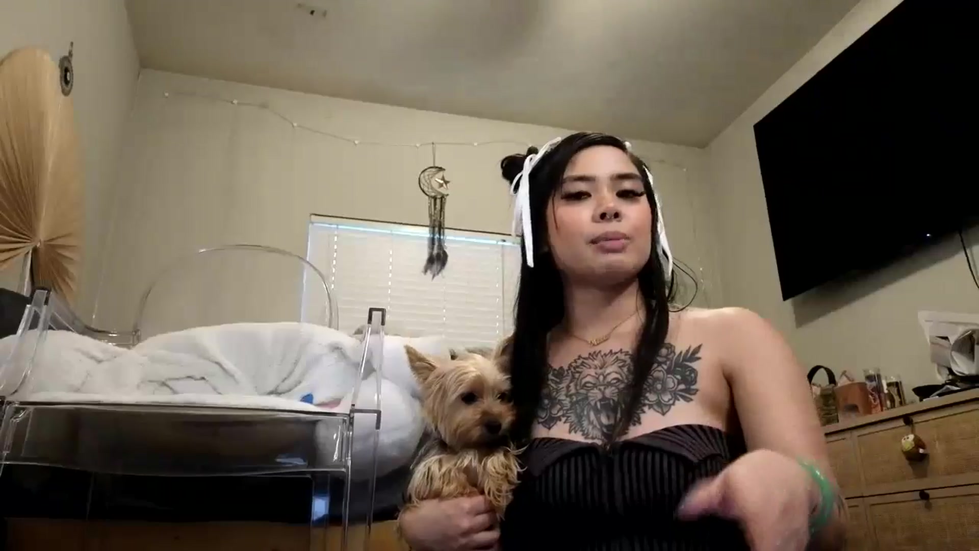 Gallery image thumbnail from dolllface's myfreecams stream on, 12/29/2024, 14:34 image 18 of 20