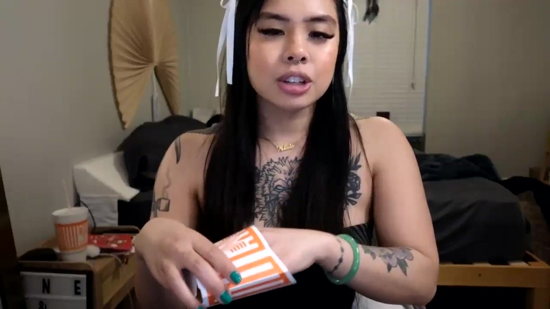Gallery image thumbnail from dolllface's myfreecams stream on, 12/29/2024, 14:34 image 6 of 20