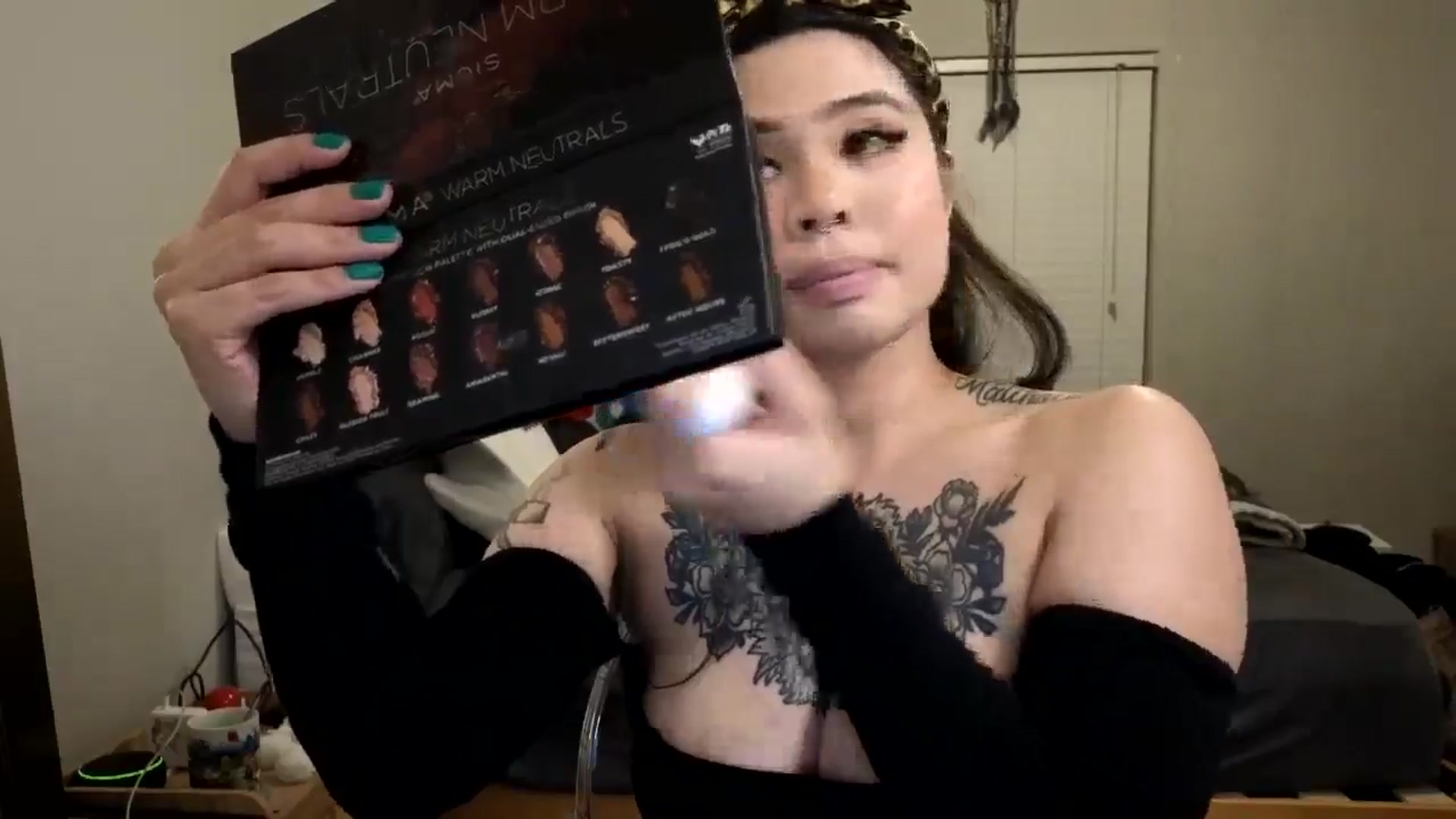 Gallery image thumbnail from dolllface's myfreecams stream on, 12/30/2024, 02:22 image 12 of 20