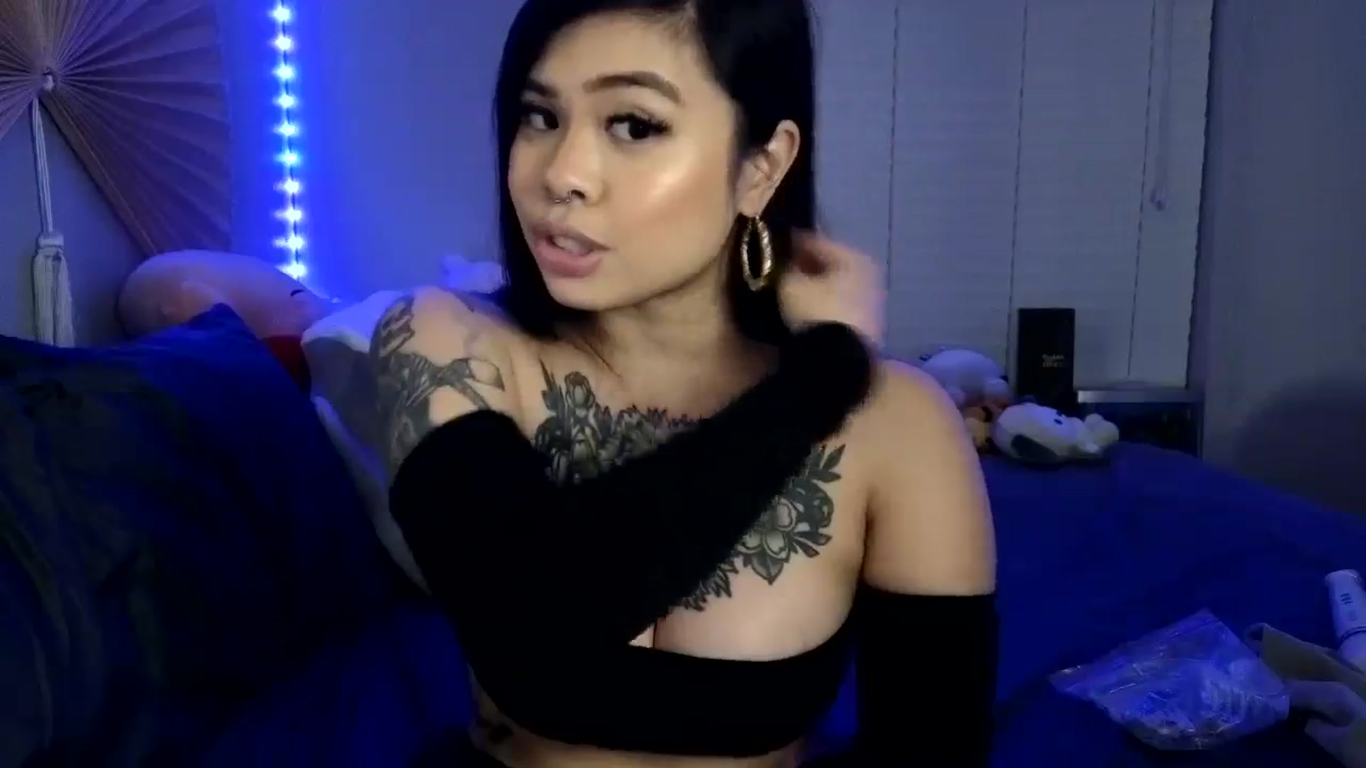 Gallery image thumbnail from dolllface's myfreecams stream on, 12/30/2024, 11:31 image 6 of 20