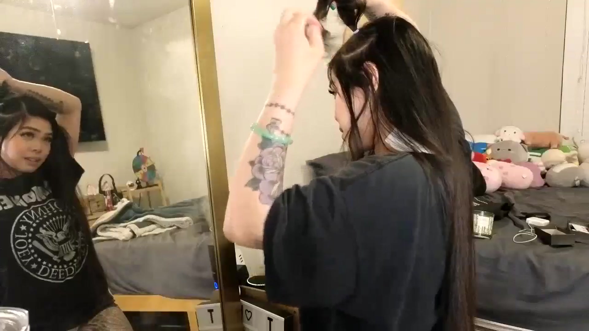 Gallery image thumbnail from dolllface's myfreecams stream on, 01/01/2025, 03:46 image 13 of 20