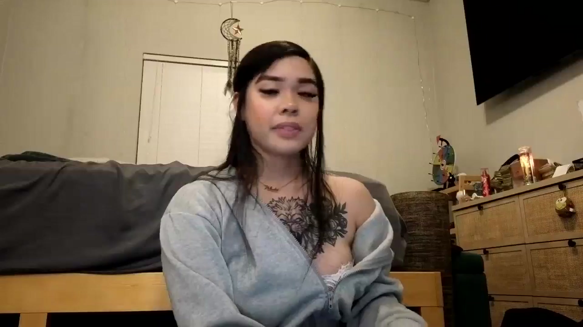 Gallery image thumbnail from dolllface's myfreecams stream on, 01/05/2025, 14:24 image 4 of 20