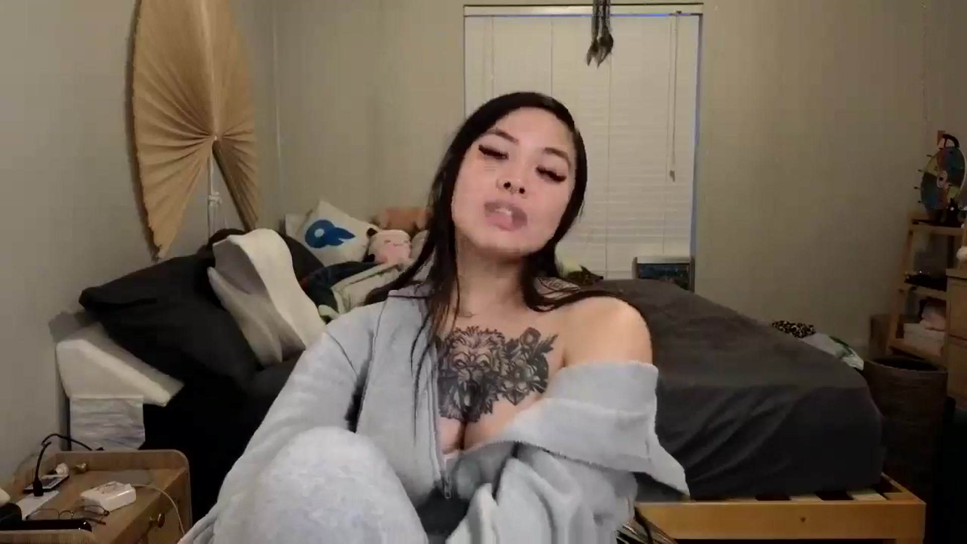 Gallery image thumbnail from dolllface's myfreecams stream on, 01/05/2025, 14:24 image 12 of 20