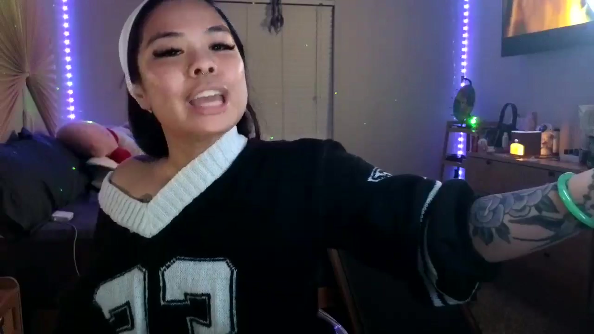 Gallery image thumbnail from dolllface's myfreecams stream on, 01/18/2025, 10:59 image 10 of 20
