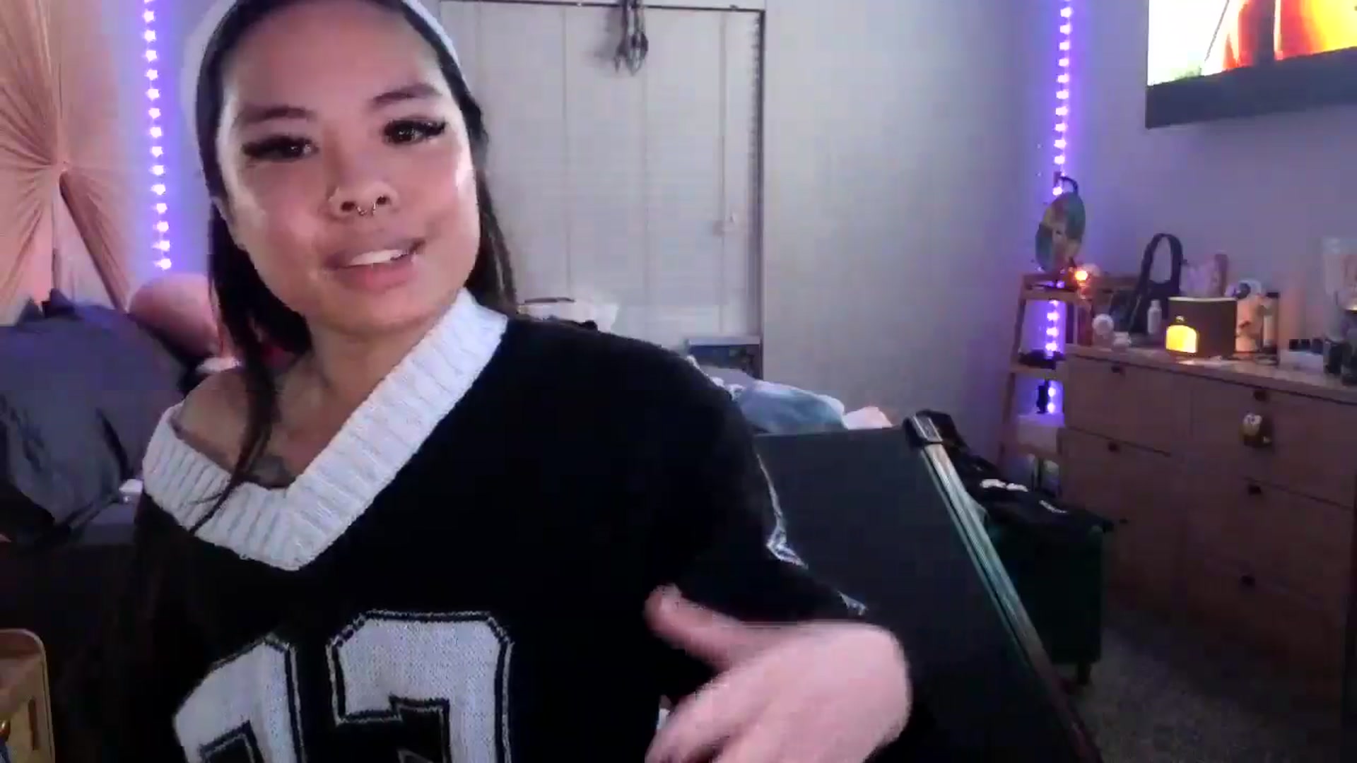 Gallery image thumbnail from dolllface's myfreecams stream on, 01/18/2025, 10:59 image 11 of 20
