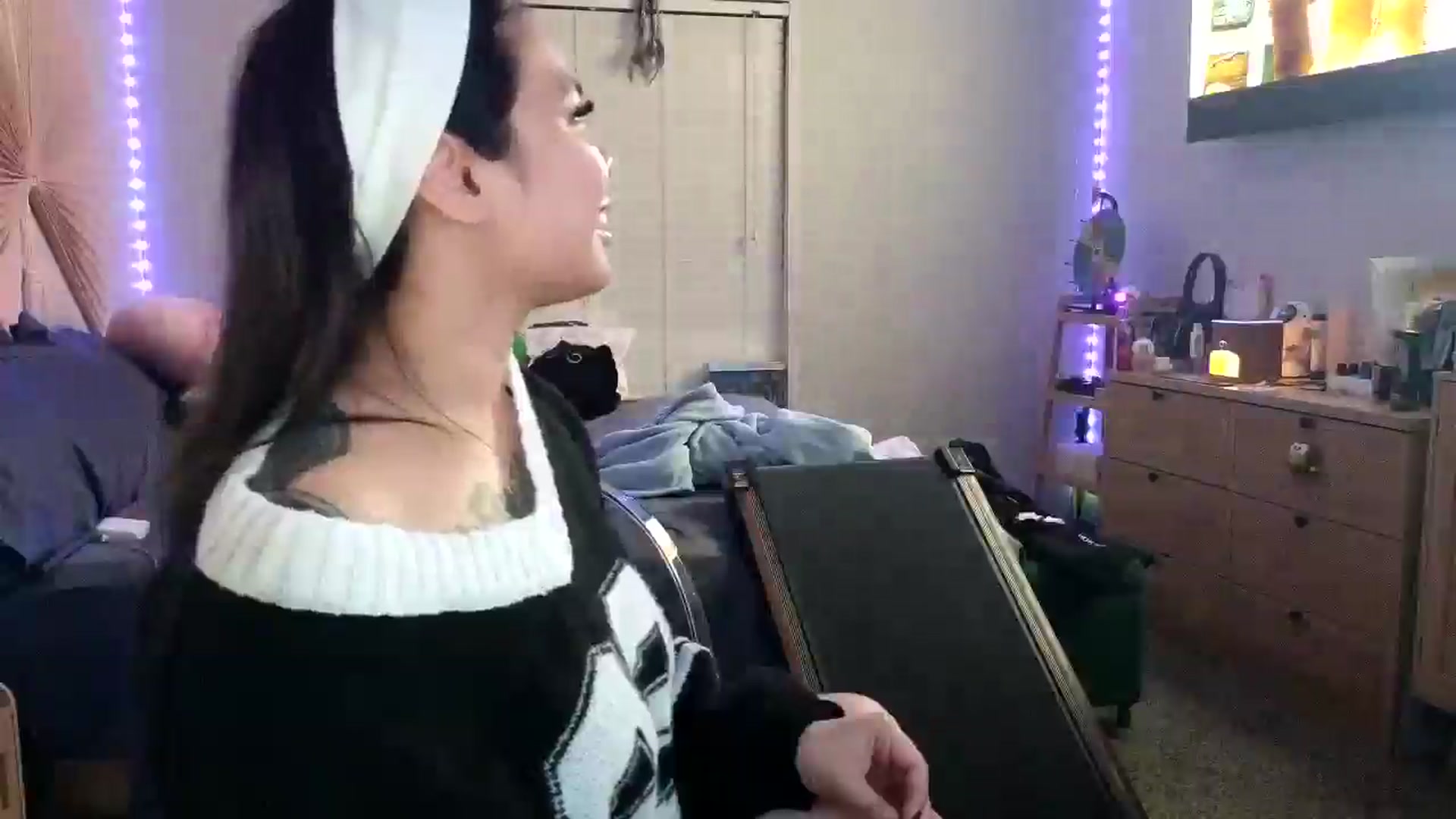 Gallery image thumbnail from dolllface's myfreecams stream on, 01/18/2025, 10:59 image 16 of 20