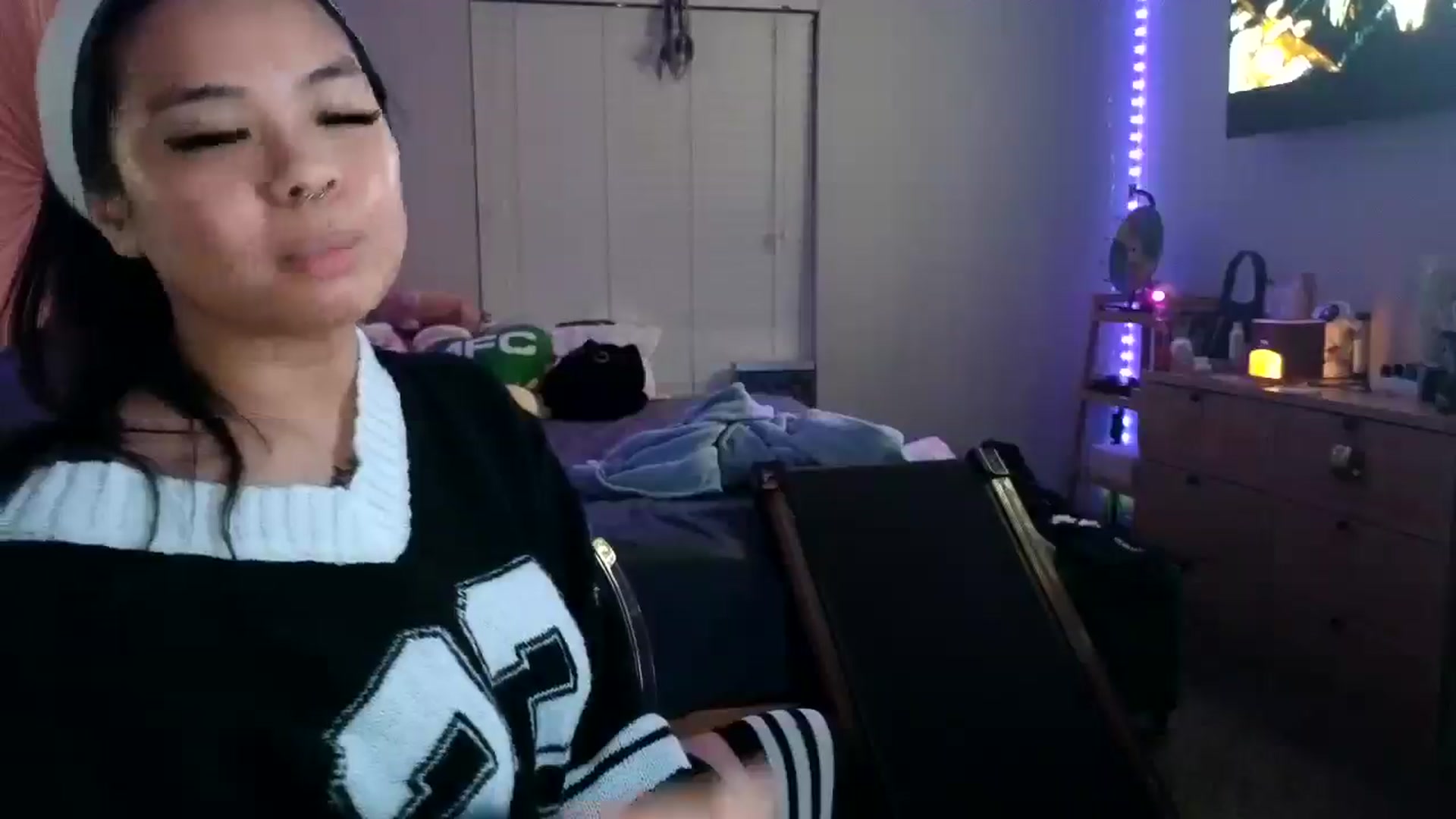 Gallery image thumbnail from dolllface's myfreecams stream on, 01/18/2025, 10:59 image 8 of 20