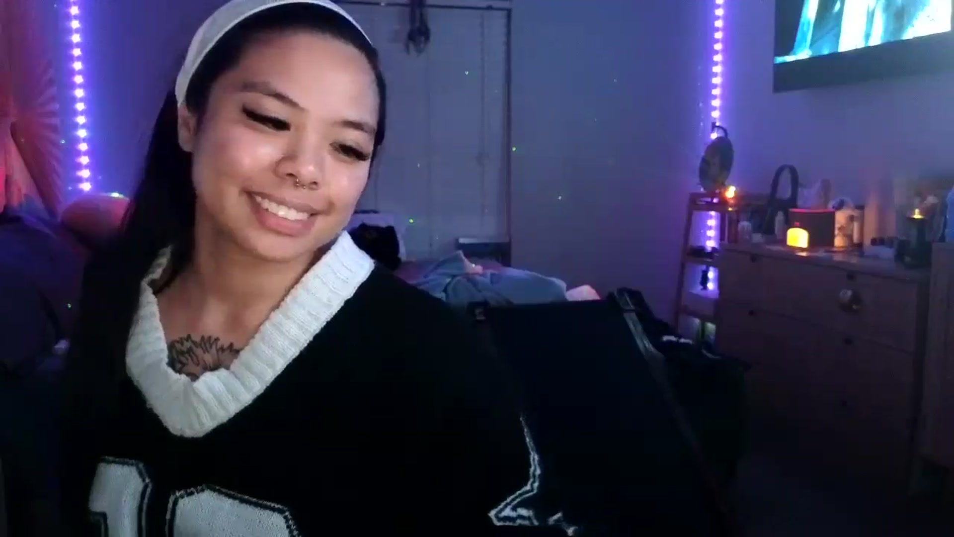Gallery image thumbnail from dolllface's myfreecams stream on, 01/18/2025, 10:59 image 15 of 20
