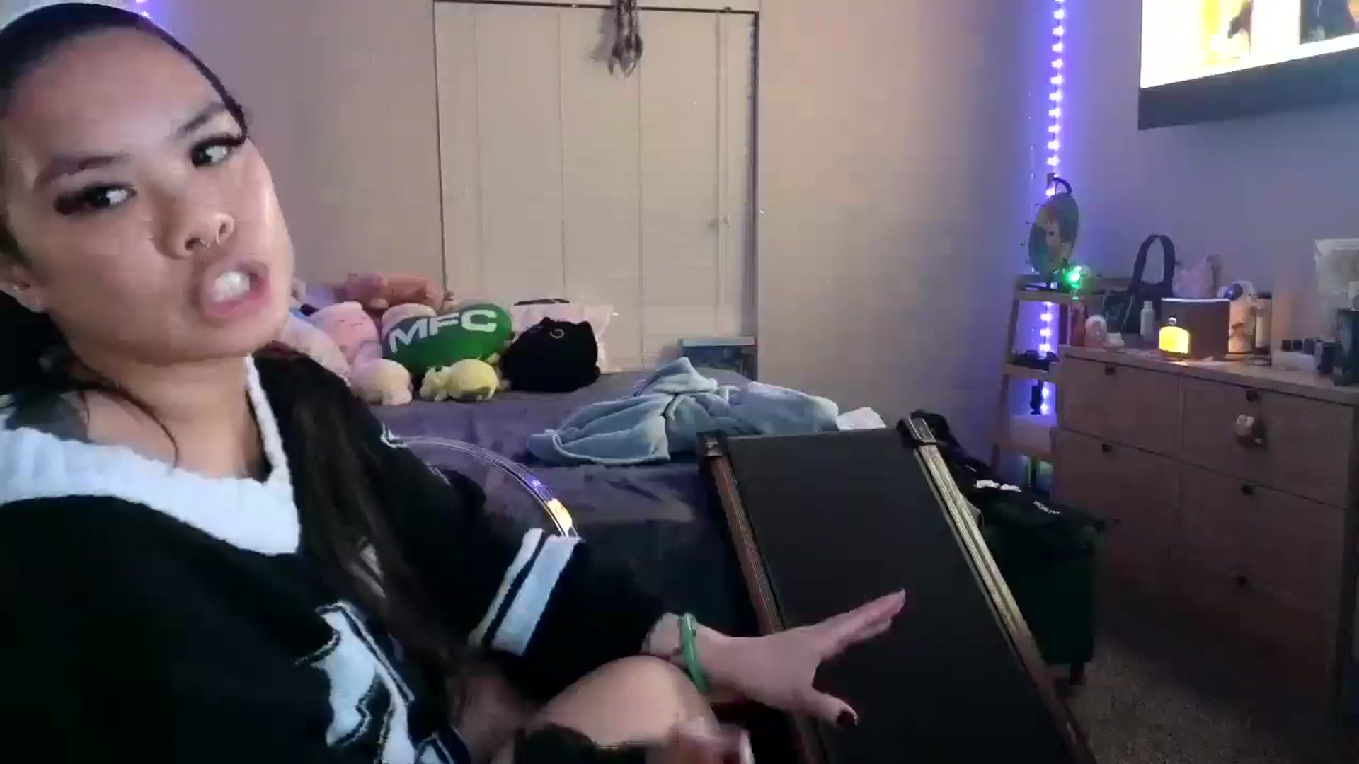Gallery image thumbnail from dolllface's myfreecams stream on, 01/18/2025, 10:59 image 6 of 20