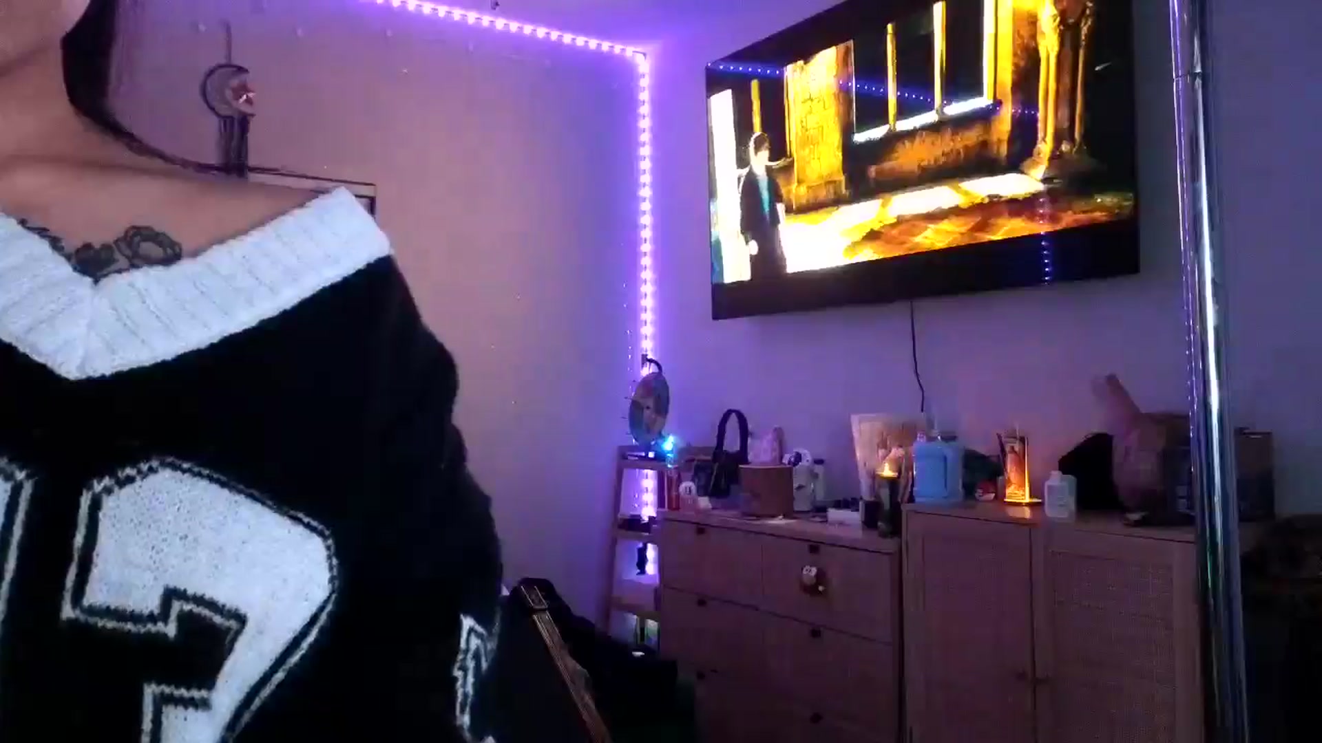 Gallery image thumbnail from dolllface's myfreecams stream on, 01/18/2025, 12:47 image 19 of 20