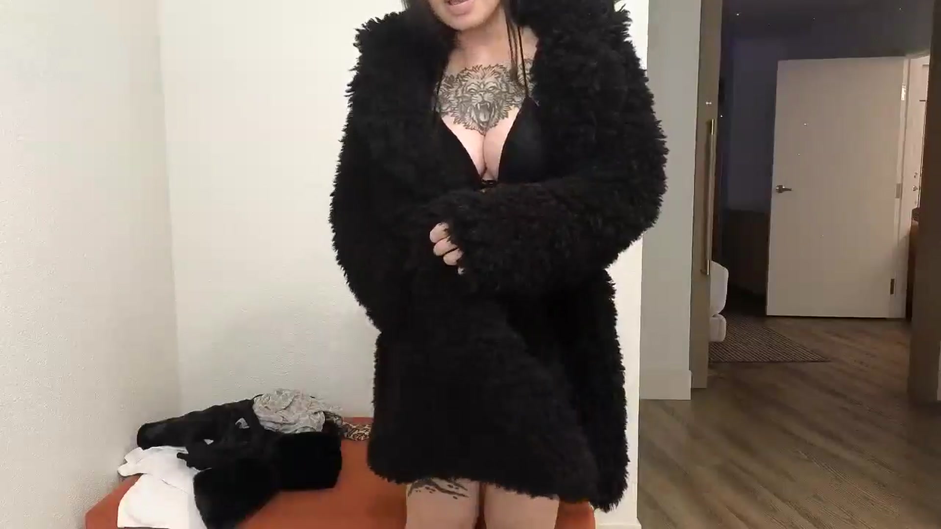 Gallery image thumbnail from dolllface's myfreecams stream on, 01/22/2025, 02:30 image 5 of 20