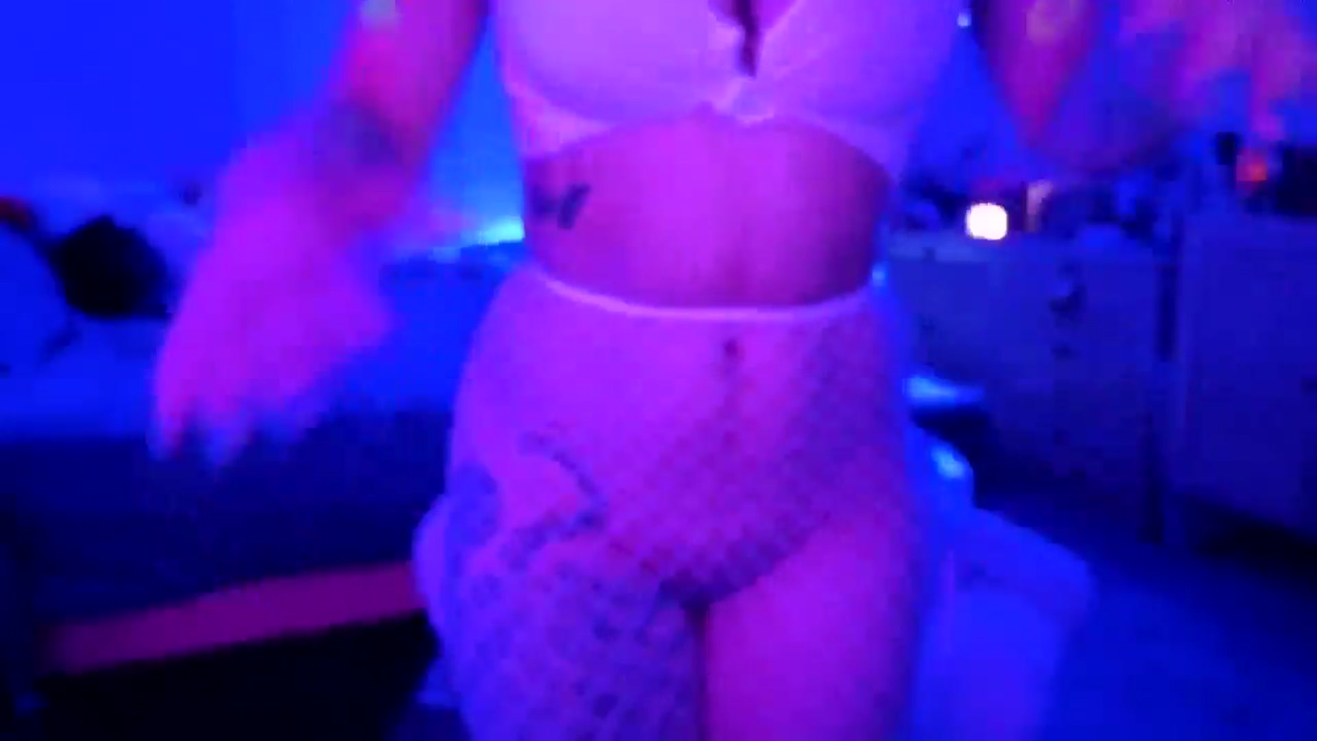 Gallery image thumbnail from dolllface's myfreecams stream on, 02/19/2025, 07:06 image 14 of 20